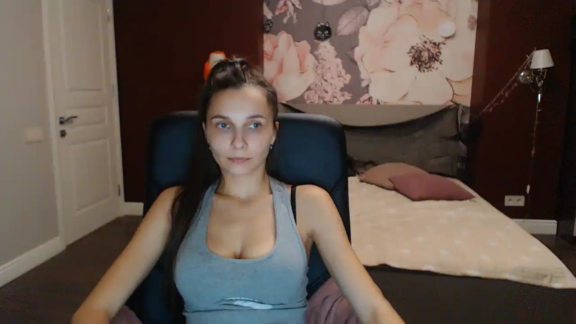 Gallery image thumbnail from Karina_Mils's myfreecams stream on, 10/22/2023, 16:03 image 4 of 20