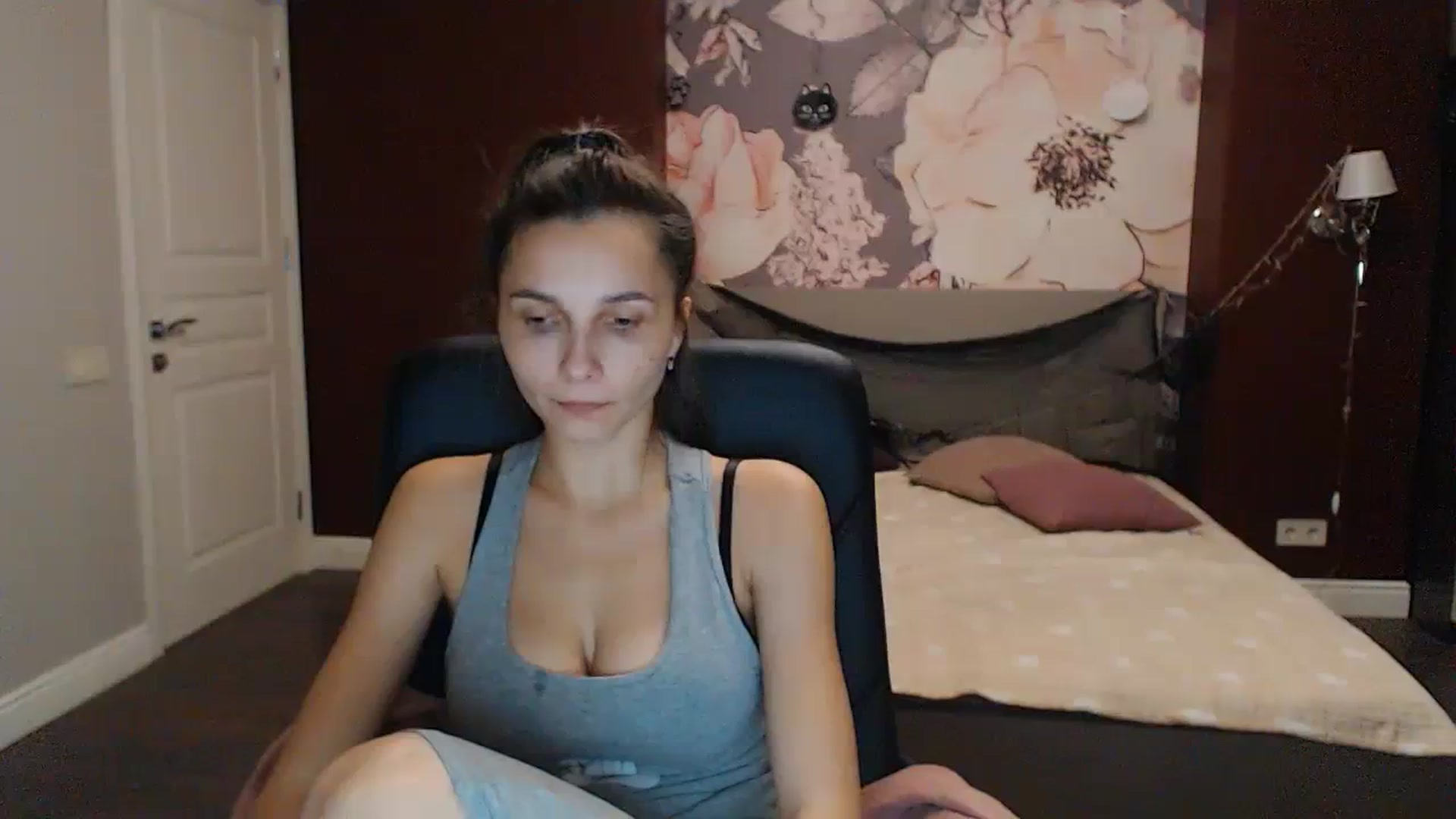 Gallery image thumbnail from Karina_Mils's myfreecams stream on, 10/22/2023, 16:50 image 18 of 20