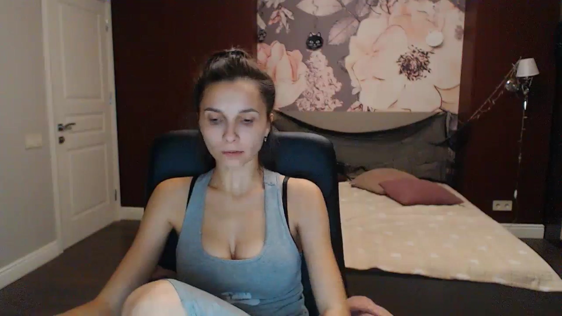 Gallery image thumbnail from Karina_Mils's myfreecams stream on, 10/22/2023, 16:50 image 17 of 20