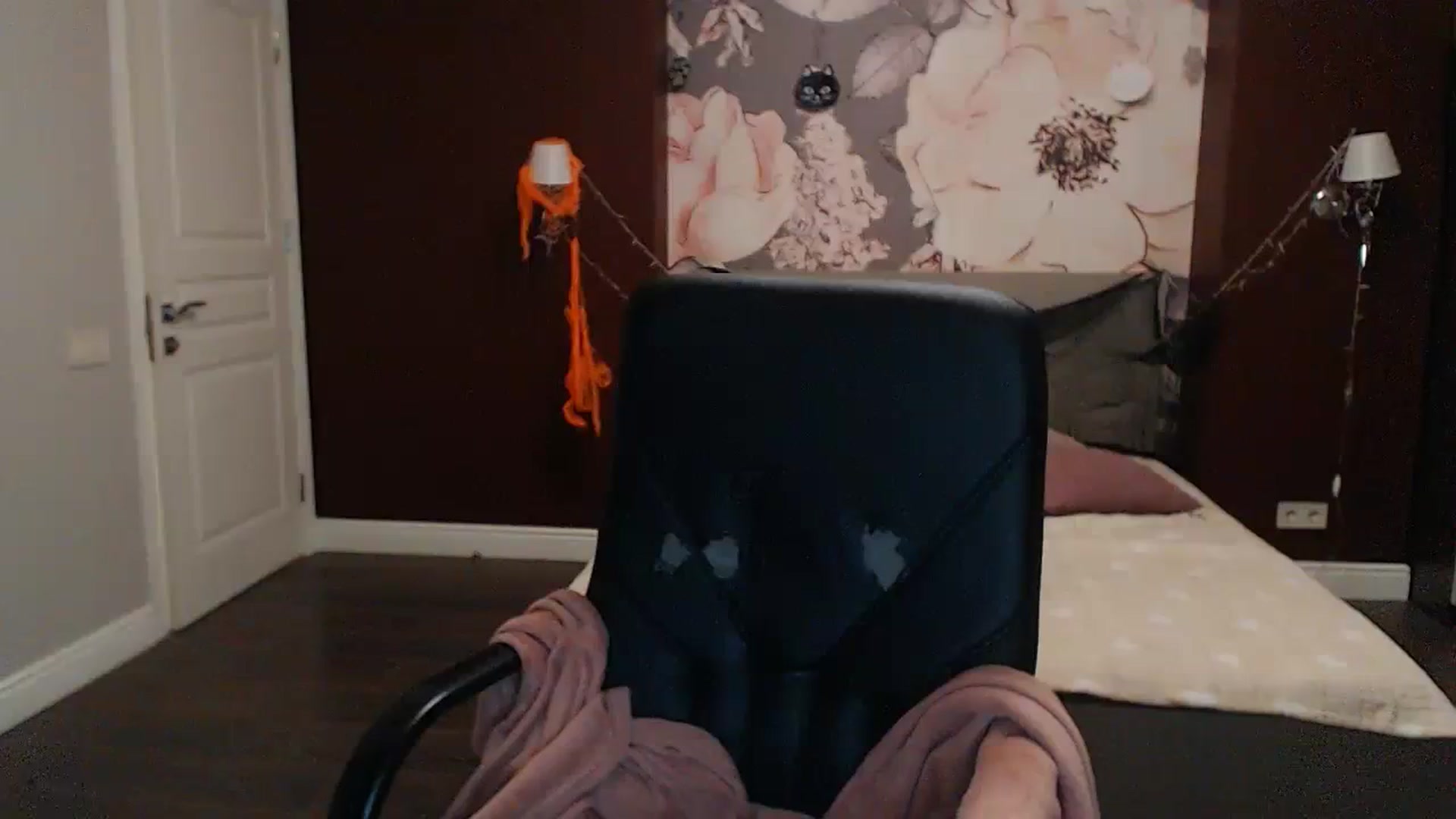 Gallery image thumbnail from Karina_Mils's myfreecams stream on, 10/22/2023, 19:21 image 16 of 20