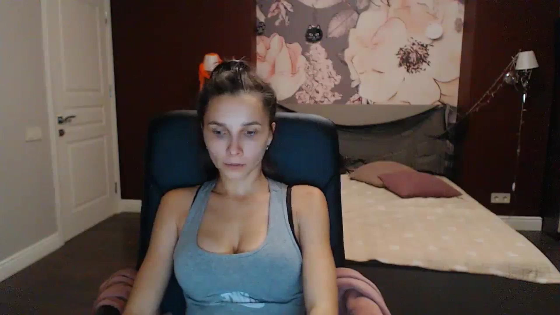 Gallery image thumbnail from Karina_Mils's myfreecams stream on, 10/22/2023, 19:21 image 15 of 20