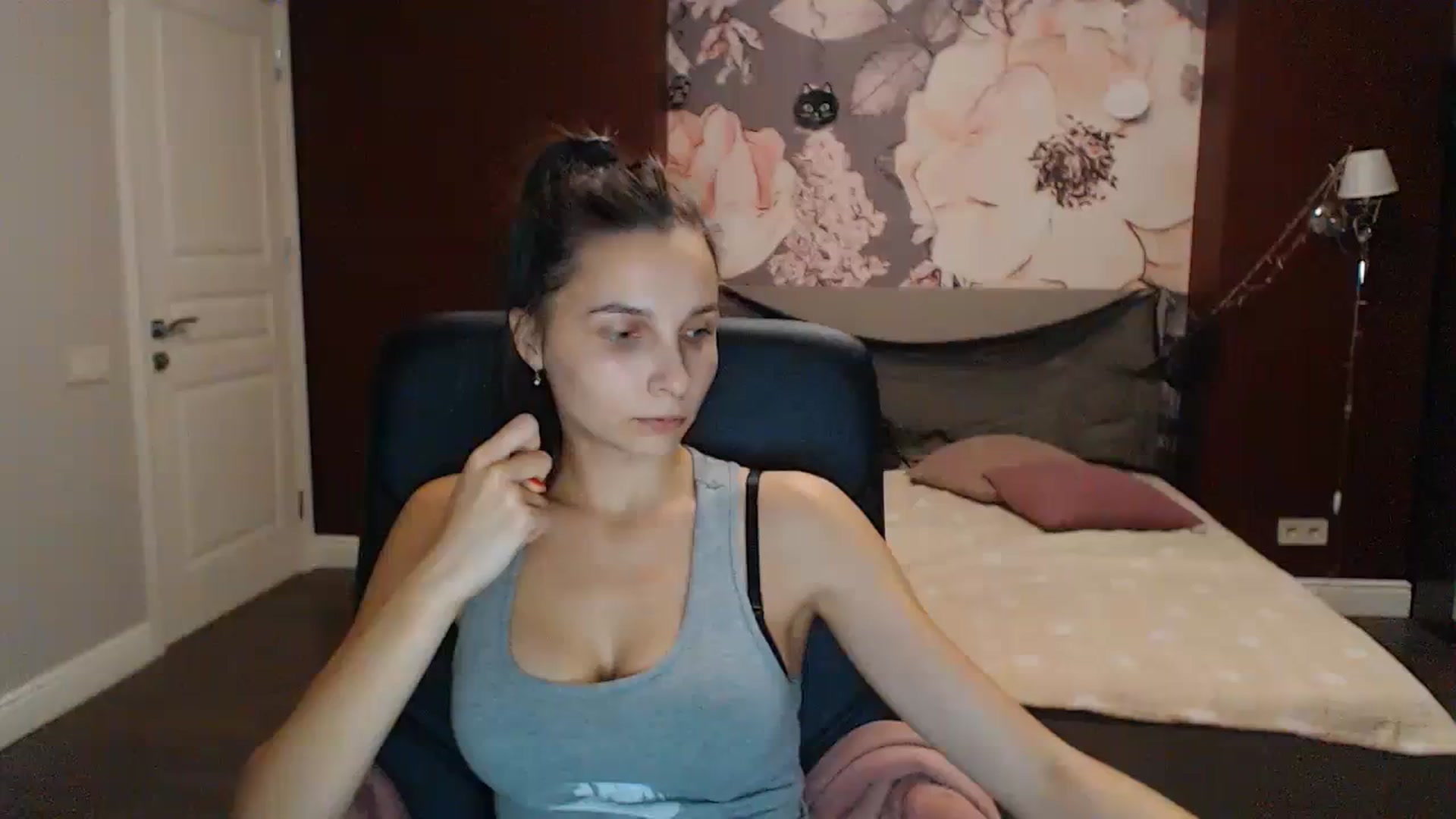 Gallery image thumbnail from Karina_Mils's myfreecams stream on, 10/22/2023, 19:21 image 8 of 20