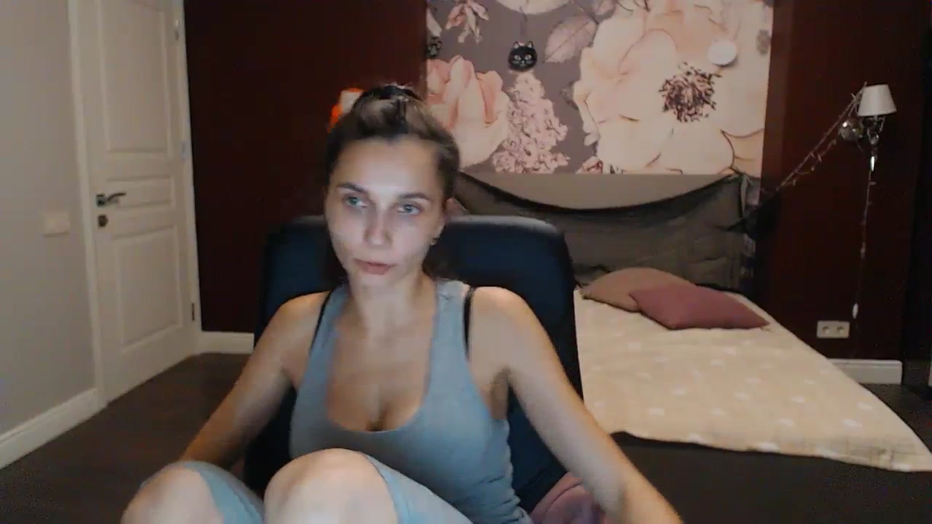 Gallery image thumbnail from Karina_Mils's myfreecams stream on, 10/22/2023, 19:21 image 18 of 20