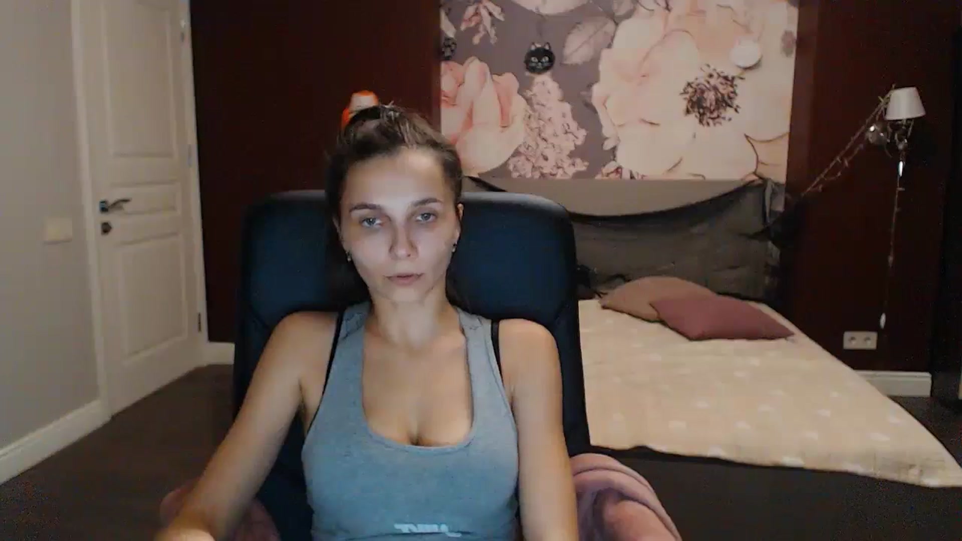 Gallery image thumbnail from Karina_Mils's myfreecams stream on, 10/22/2023, 19:21 image 17 of 20