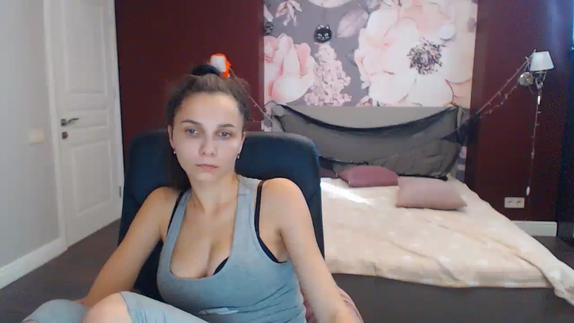 Gallery image thumbnail from Karina_Mils's myfreecams stream on, 10/23/2023, 10:33 image 18 of 20