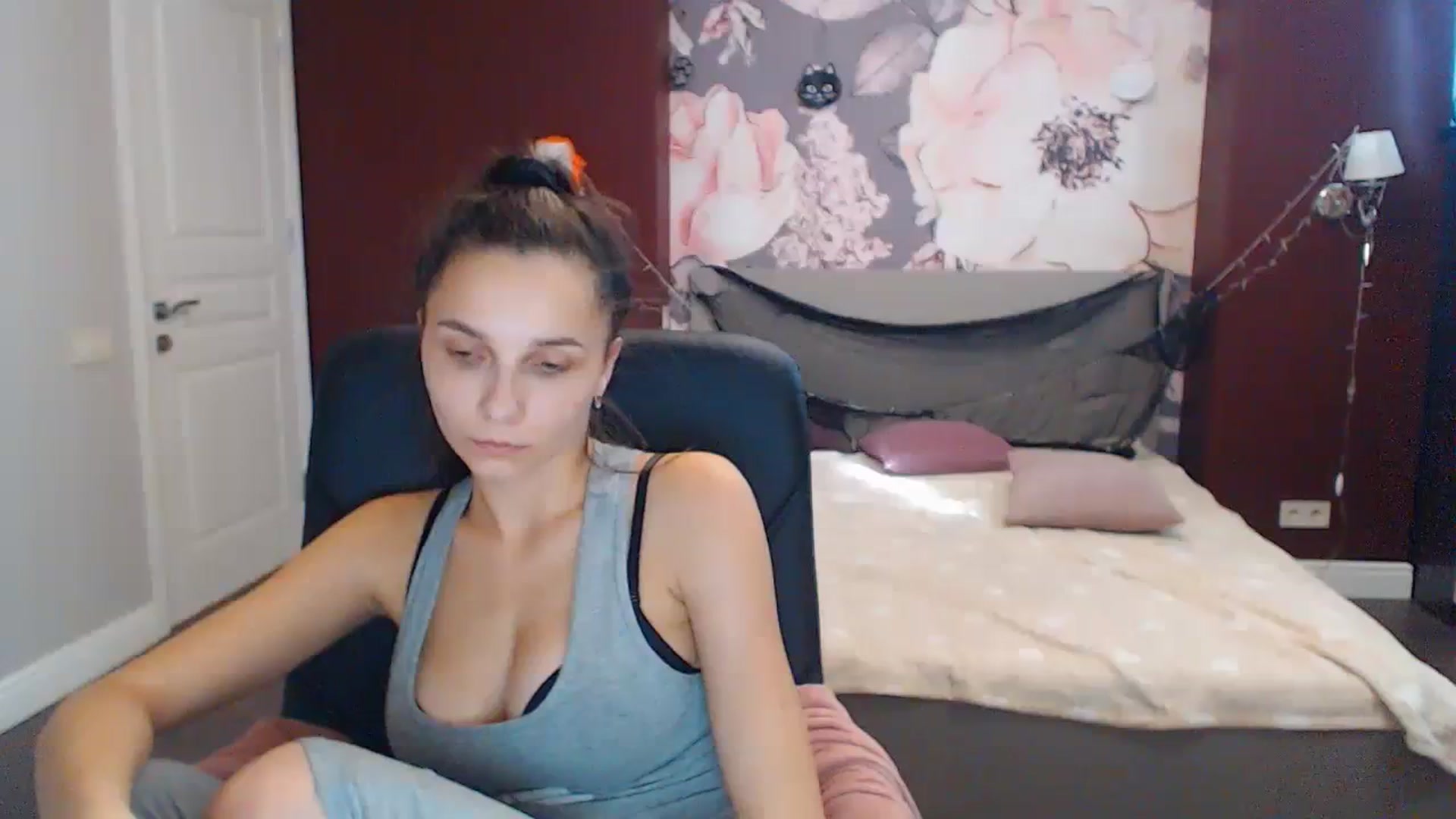 Gallery image thumbnail from Karina_Mils's myfreecams stream on, 10/23/2023, 10:33 image 6 of 20