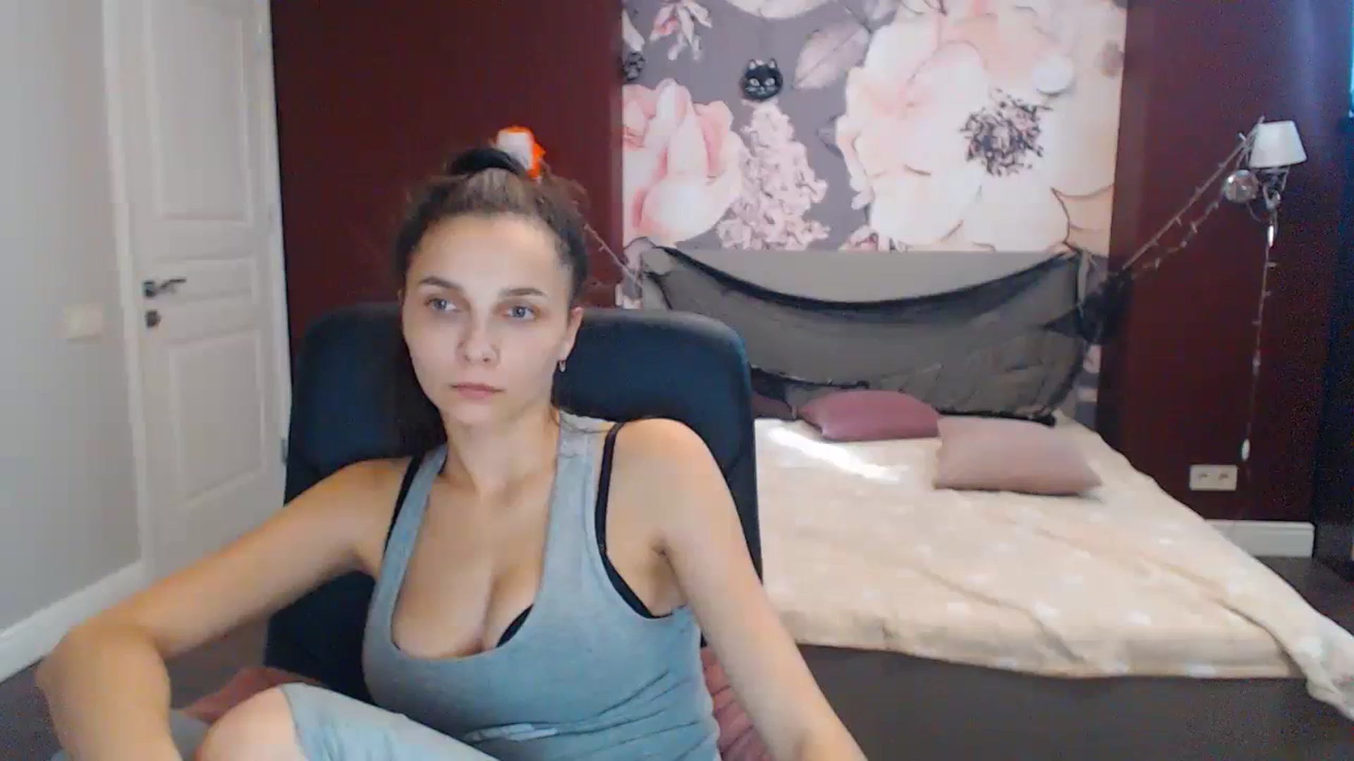 Gallery image thumbnail from Karina_Mils's myfreecams stream on, 10/23/2023, 10:33 image 10 of 20