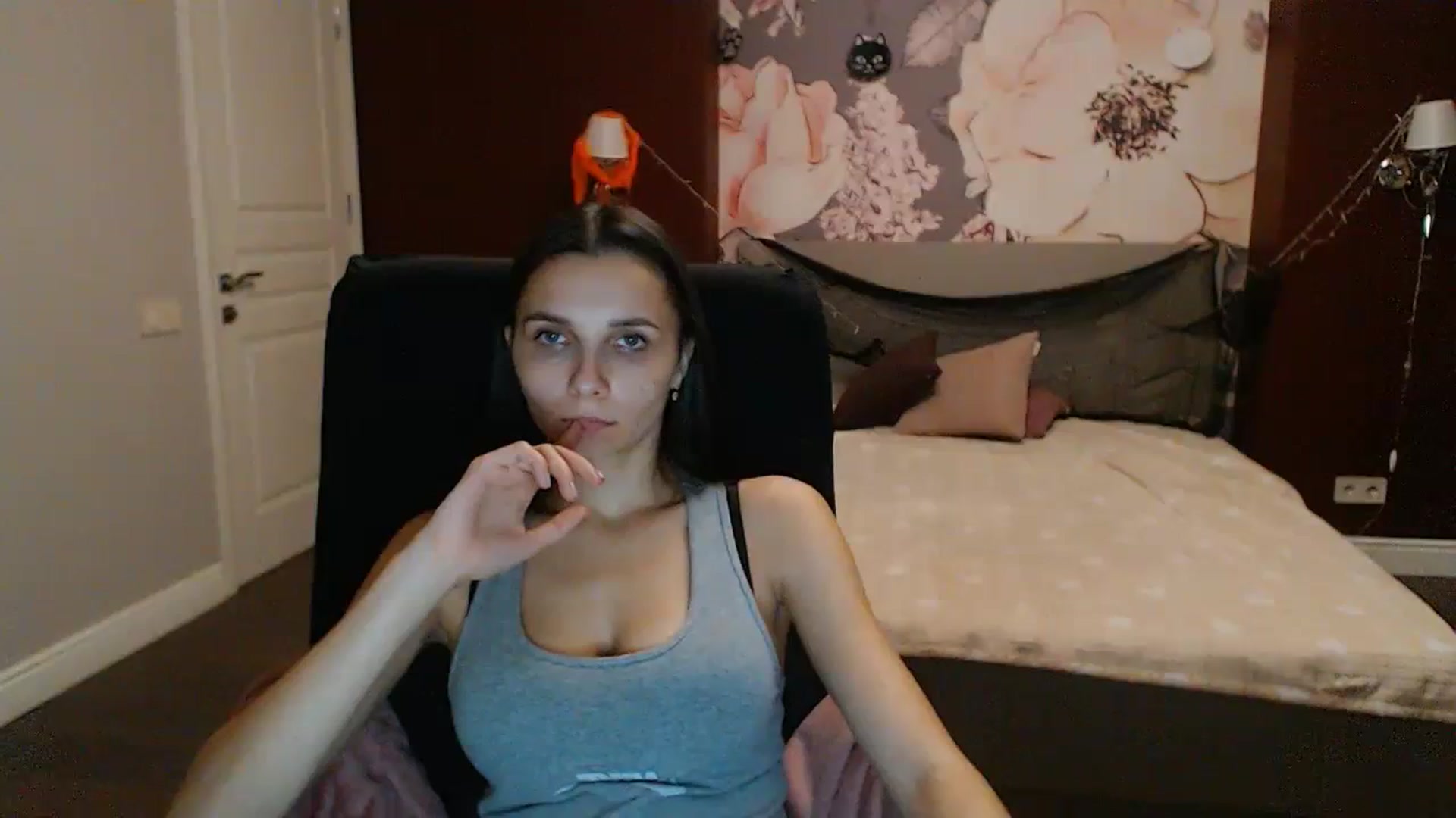 Gallery image thumbnail from Karina_Mils's myfreecams stream on, 10/28/2023, 16:01 image 3 of 20
