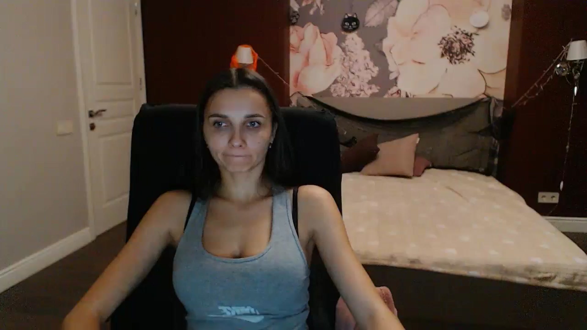 Gallery image thumbnail from Karina_Mils's myfreecams stream on, 10/28/2023, 16:01 image 18 of 20