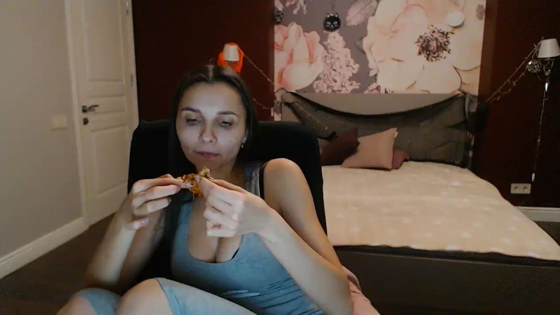 Gallery image thumbnail from Karina_Mils's myfreecams stream on, 10/28/2023, 16:53 image 11 of 20