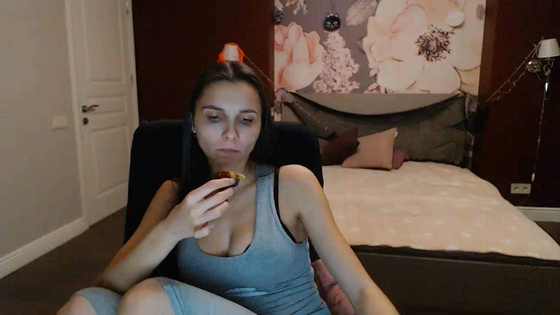 Gallery image thumbnail from Karina_Mils's myfreecams stream on, 10/28/2023, 16:53 image 7 of 20