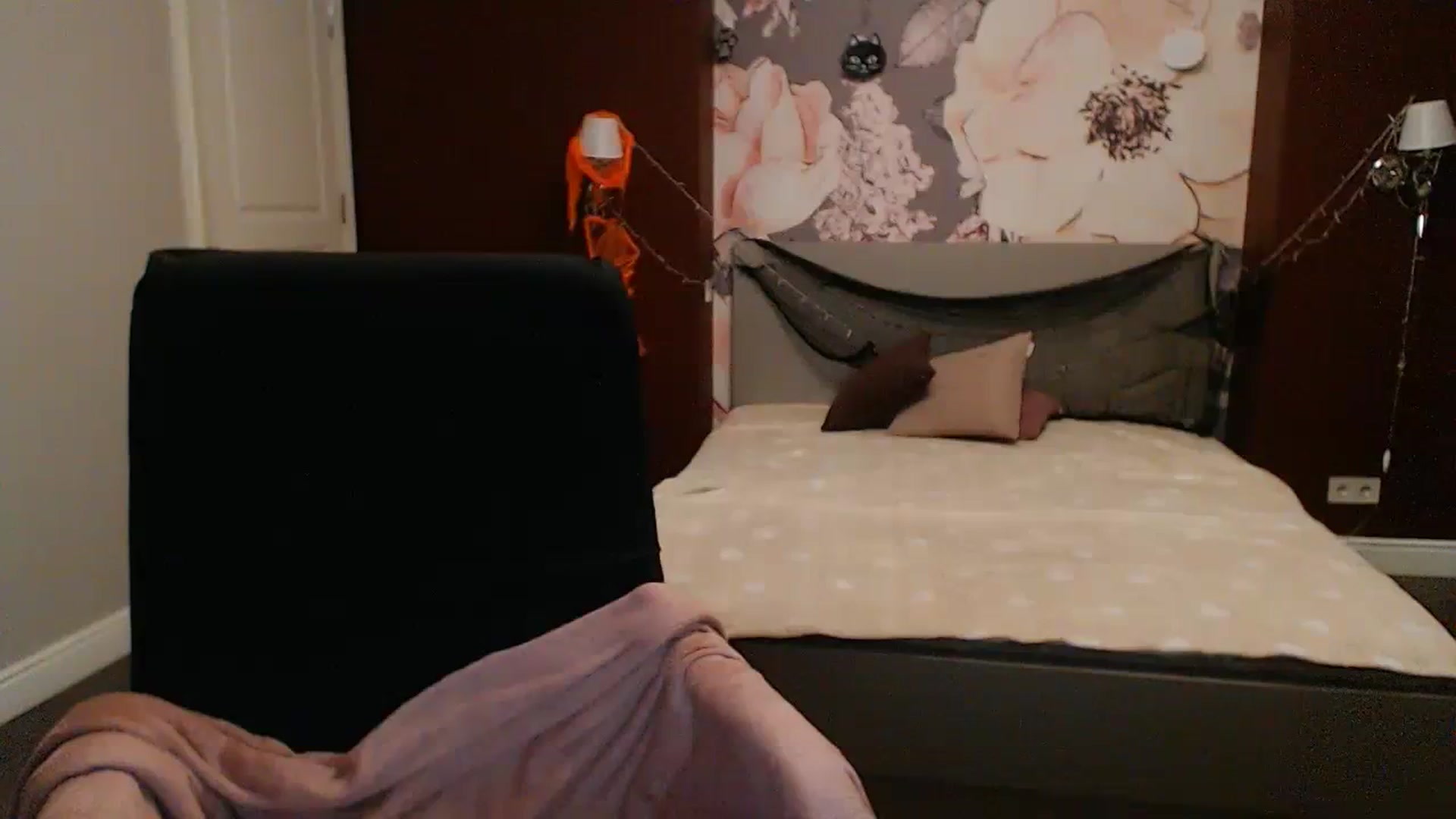 Gallery image thumbnail from Karina_Mils's myfreecams stream on, 10/28/2023, 16:53 image 15 of 20