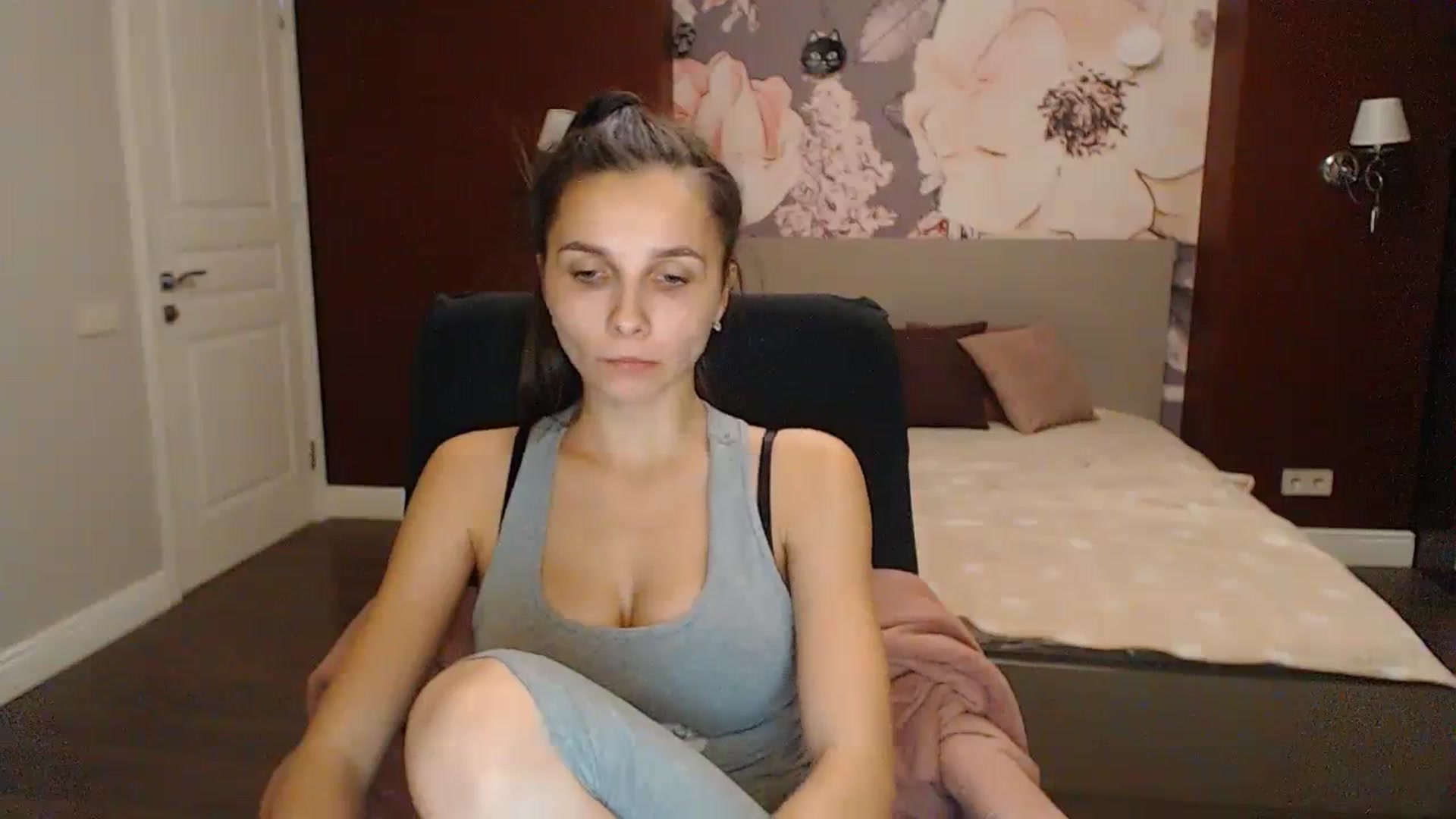Gallery image thumbnail from Karina_Mils's myfreecams stream on, 11/04/2023, 19:16 image 5 of 20