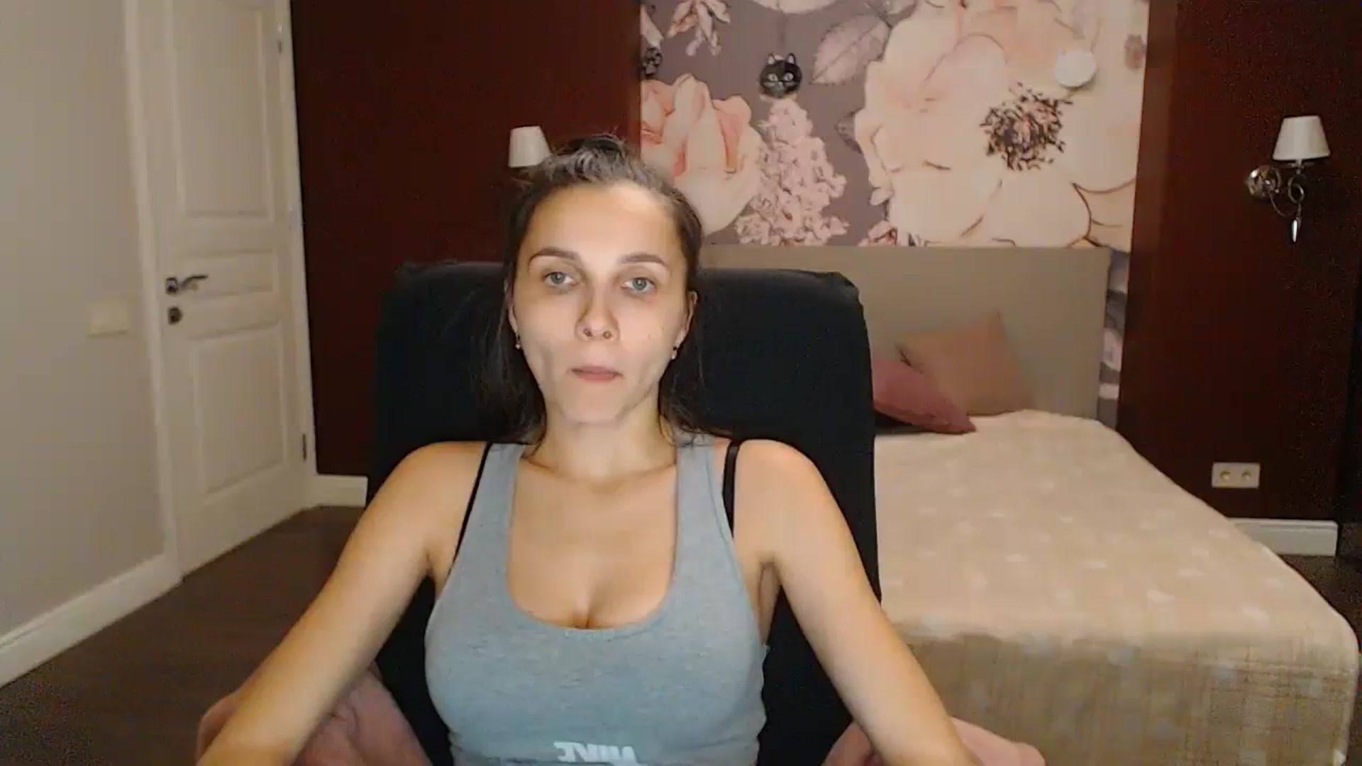 Gallery image thumbnail from Karina_Mils's myfreecams stream on, 11/05/2023, 21:21 image 1 of 20