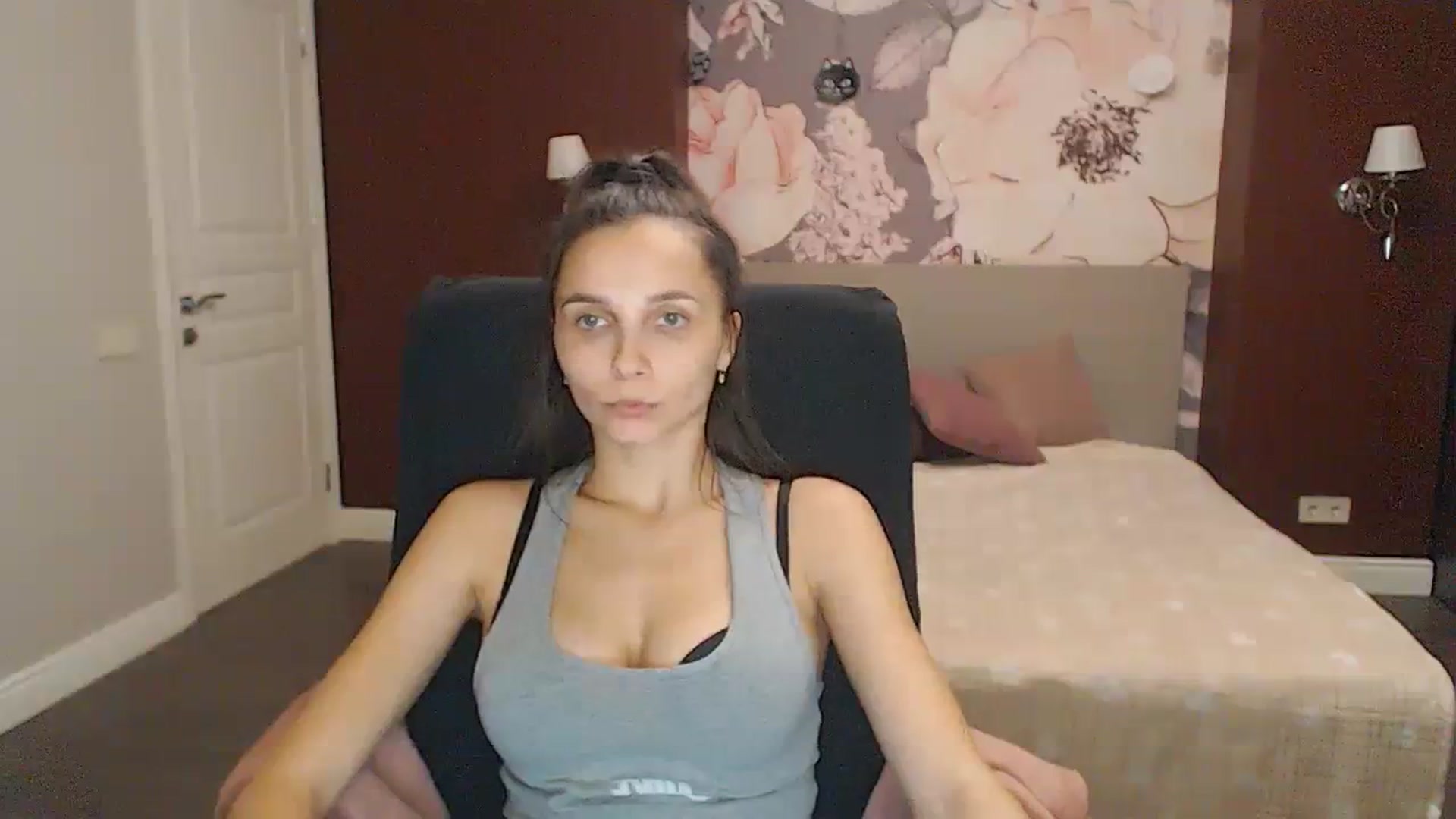 Gallery image thumbnail from Karina_Mils's myfreecams stream on, 11/05/2023, 21:21 image 13 of 20