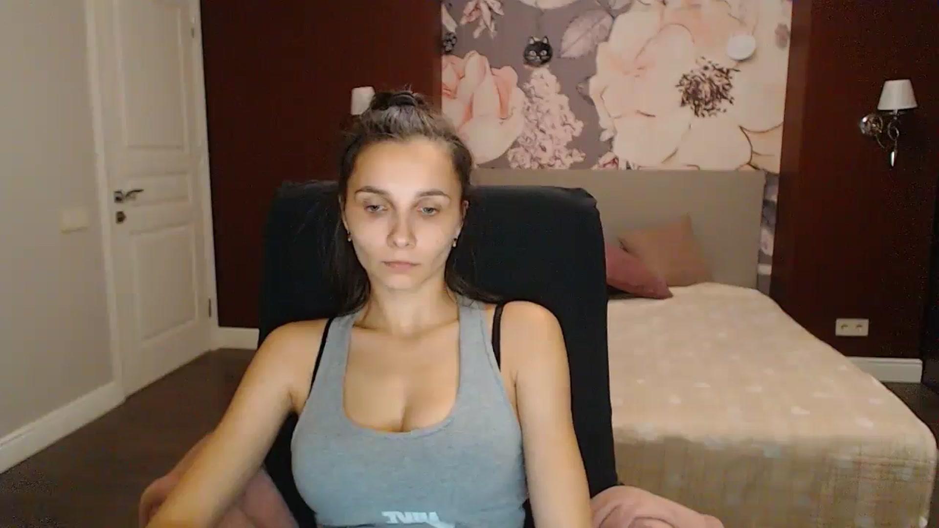 Gallery image thumbnail from Karina_Mils's myfreecams stream on, 11/05/2023, 21:21 image 6 of 20