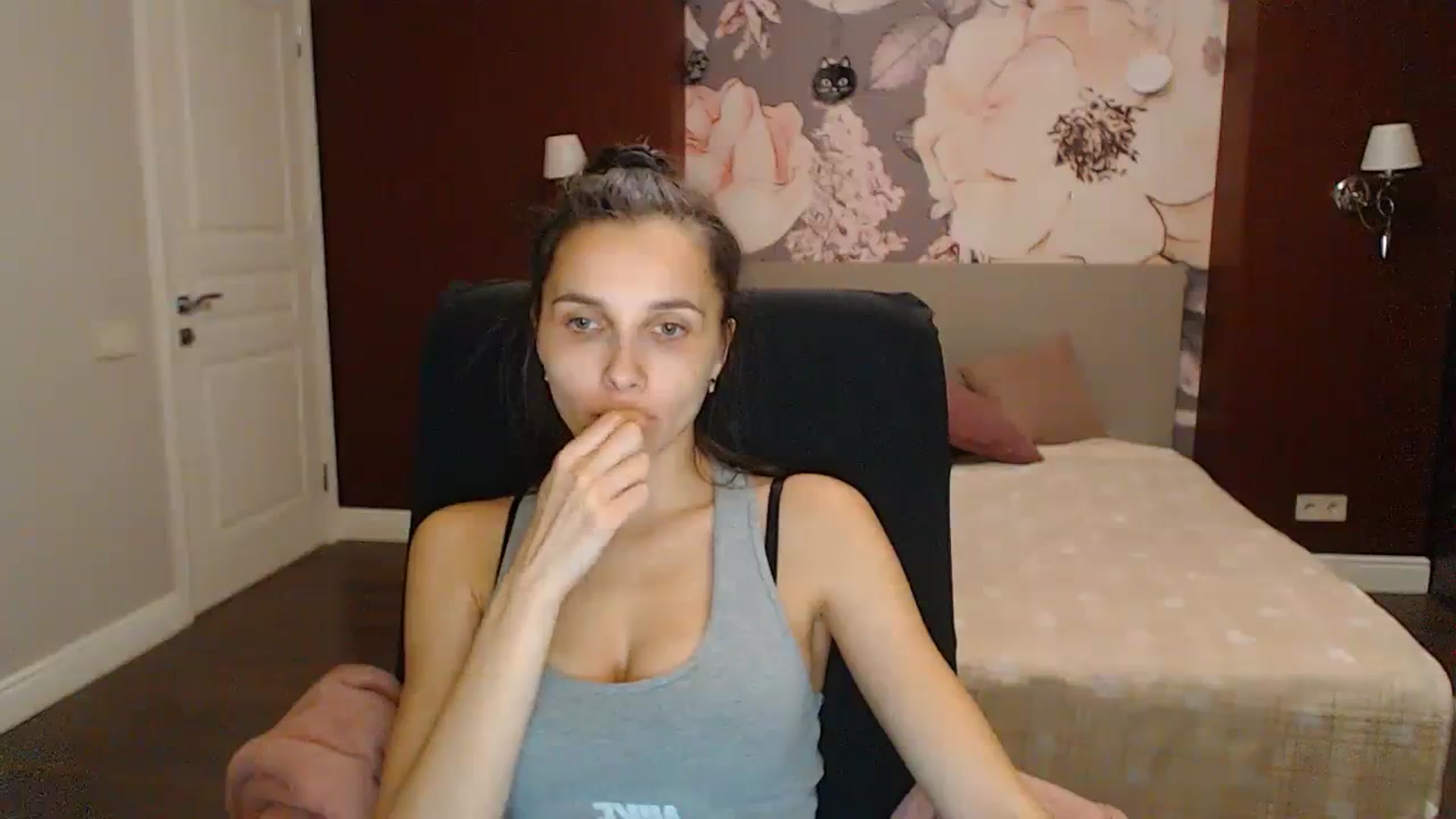 Gallery image thumbnail from Karina_Mils's myfreecams stream on, 11/05/2023, 21:21 image 8 of 20