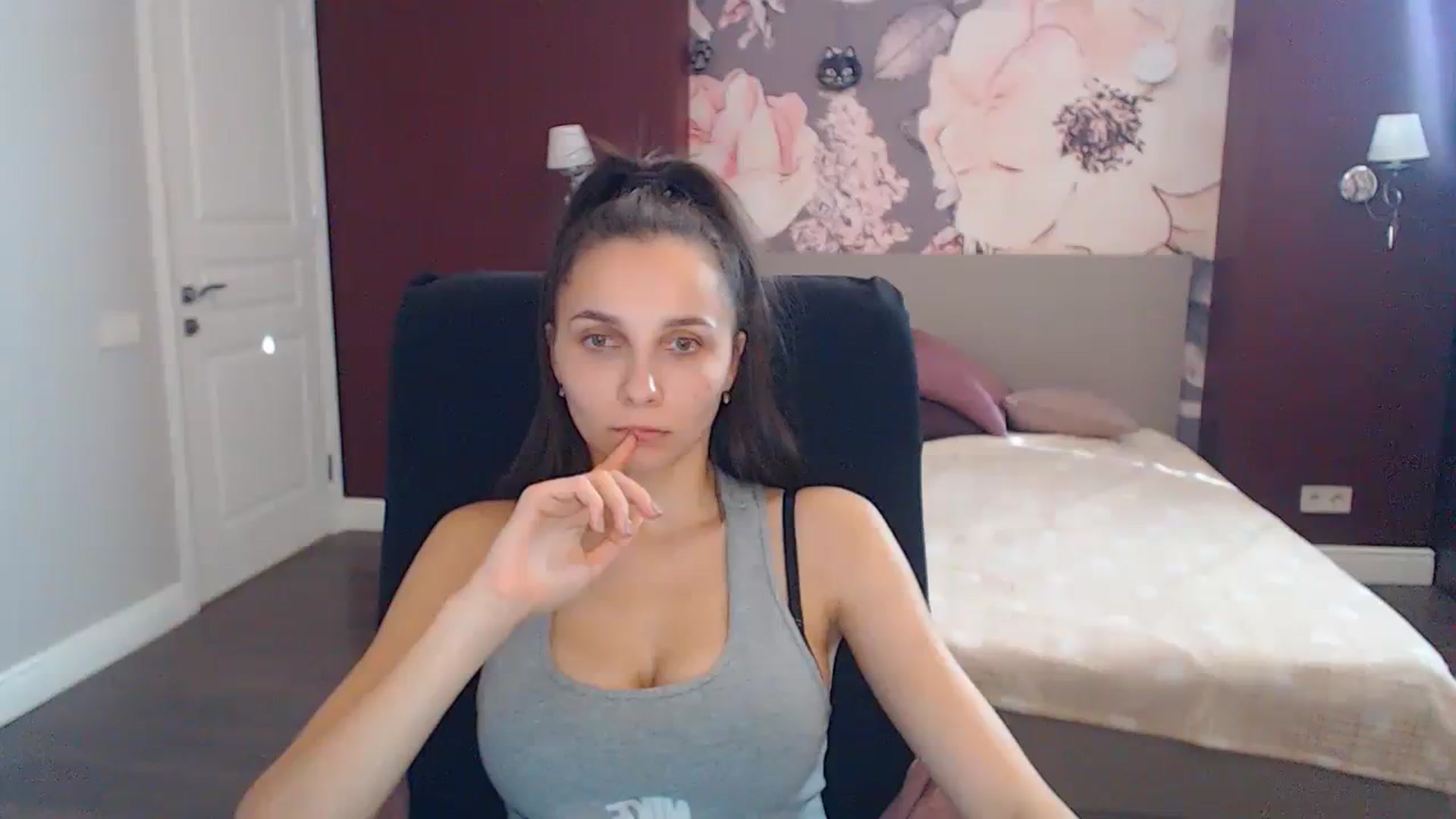 Gallery image thumbnail from Karina_Mils's myfreecams stream on, 11/06/2023, 12:33 image 8 of 20