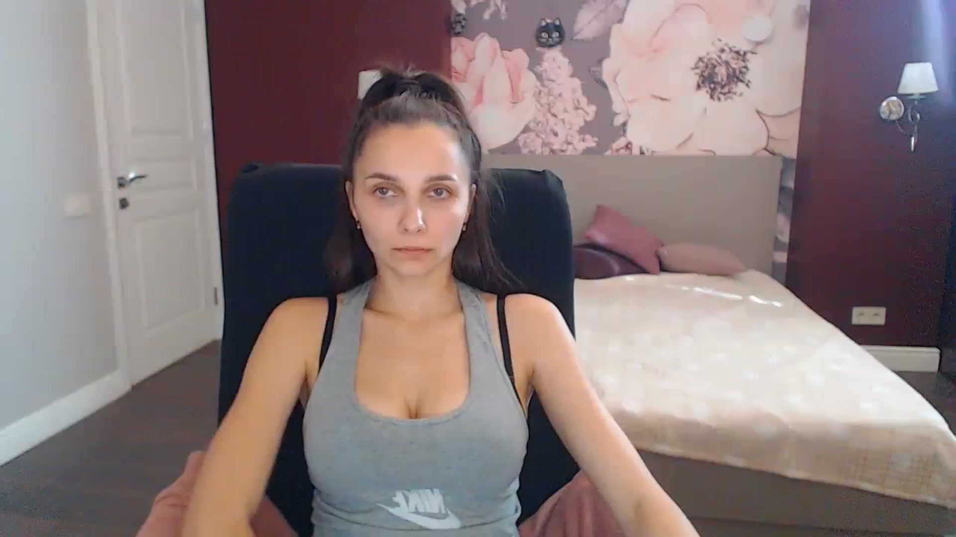 Gallery image thumbnail from Karina_Mils's myfreecams stream on, 11/06/2023, 12:33 image 13 of 20