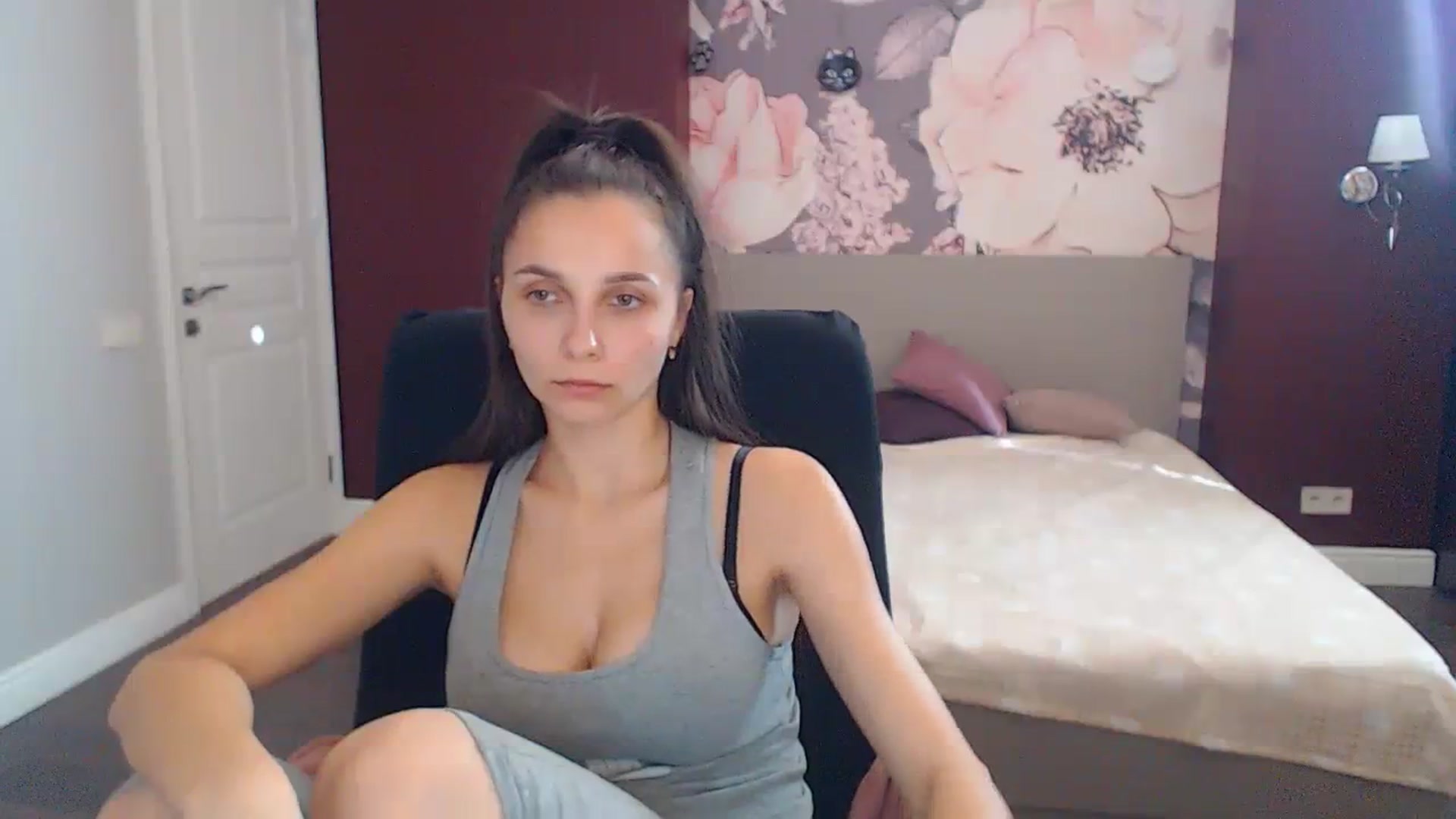 Gallery image thumbnail from Karina_Mils's myfreecams stream on, 11/06/2023, 12:33 image 9 of 20