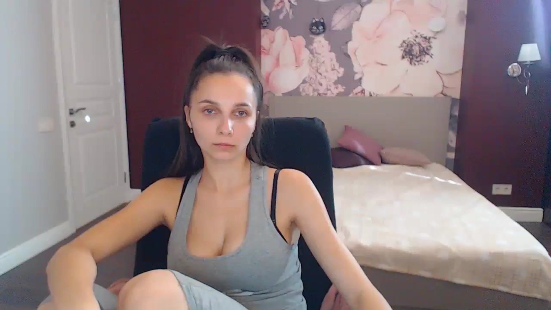 Gallery image thumbnail from Karina_Mils's myfreecams stream on, 11/06/2023, 12:33 image 11 of 20