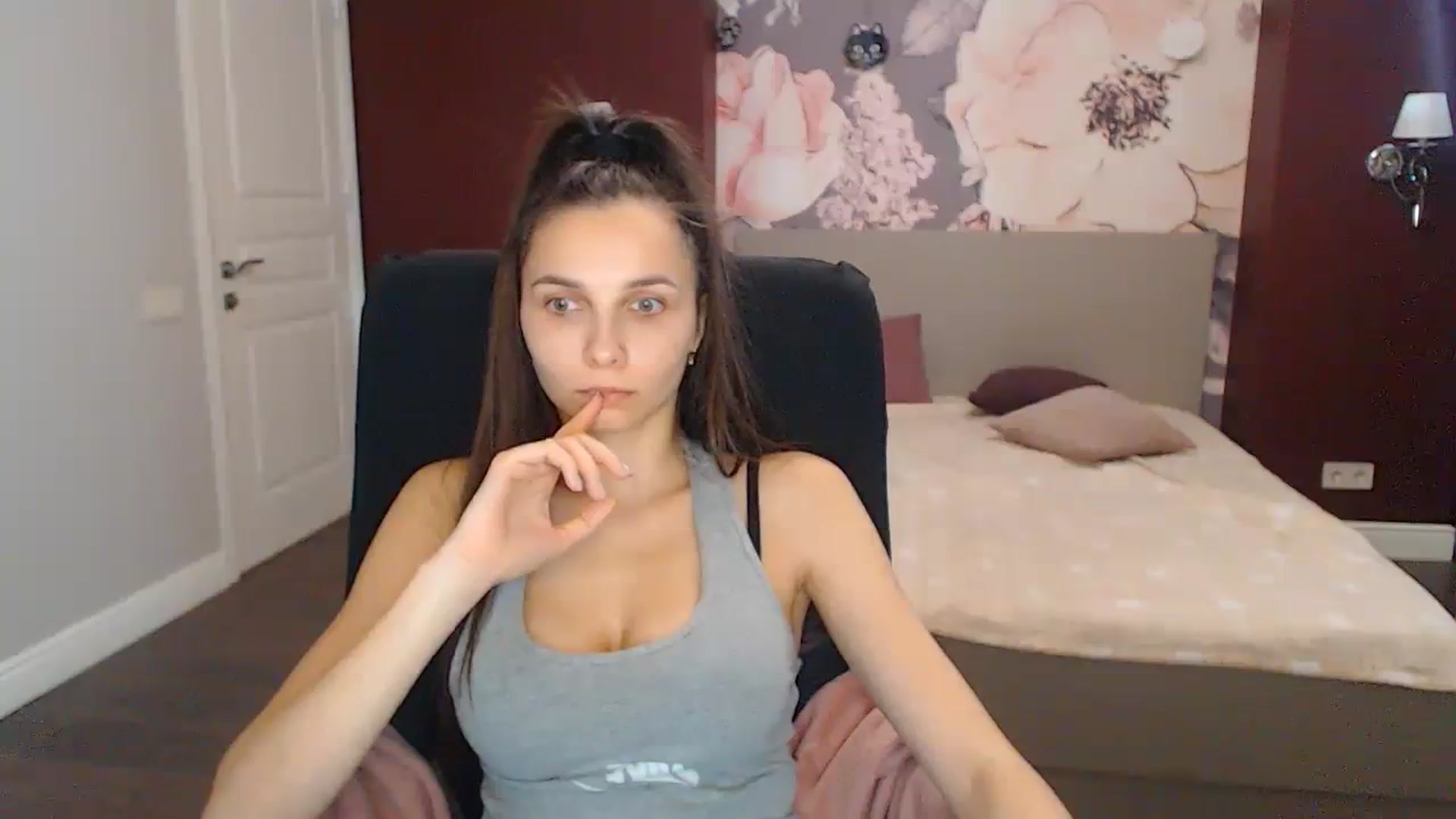 Gallery image thumbnail from Karina_Mils's myfreecams stream on, 11/10/2023, 11:43 image 6 of 20