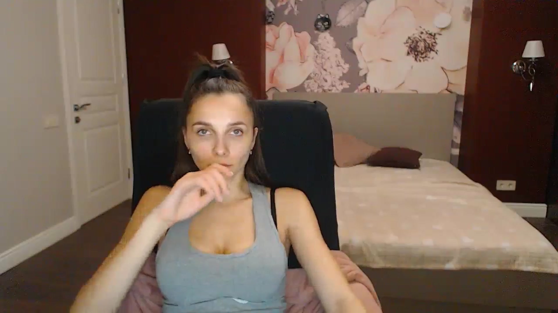 Gallery image thumbnail from Karina_Mils's myfreecams stream on, 11/11/2023, 14:55 image 11 of 20