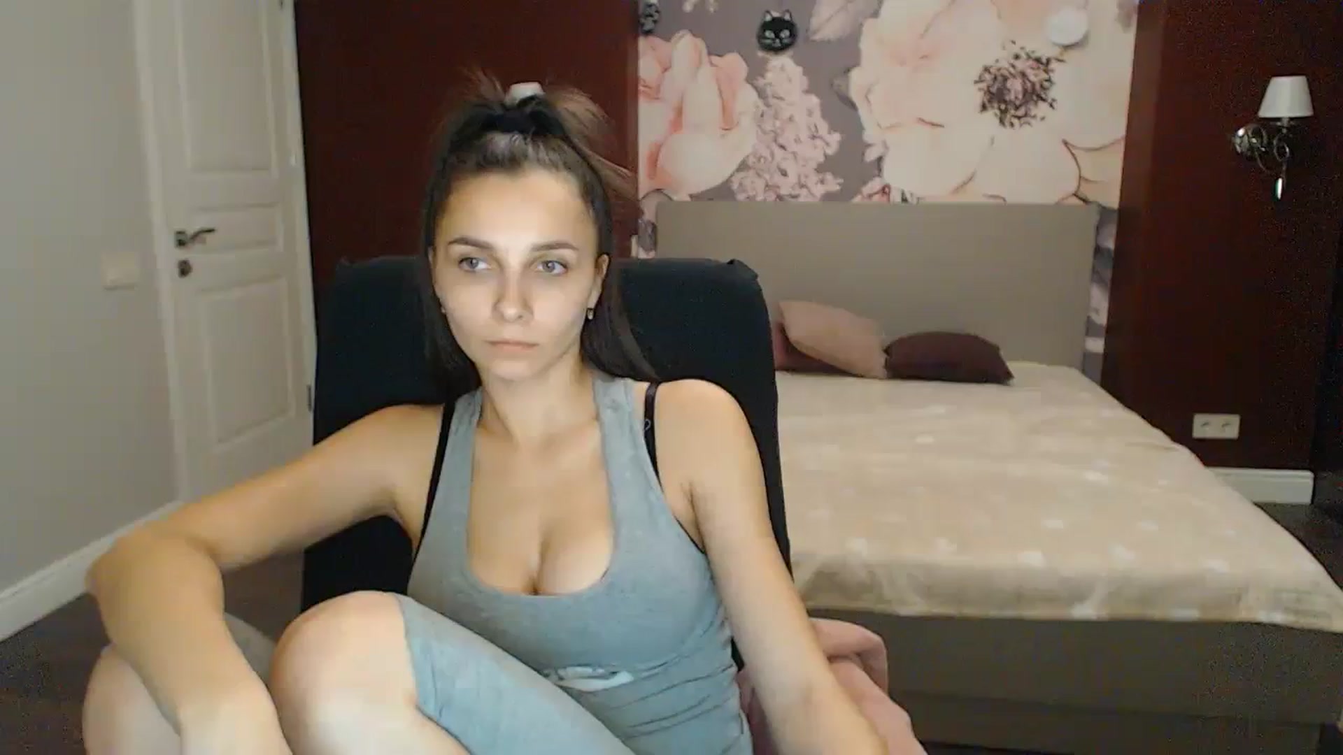 Gallery image thumbnail from Karina_Mils's myfreecams stream on, 11/11/2023, 17:41 image 1 of 20