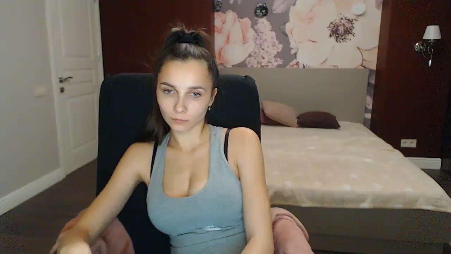 Gallery image thumbnail from Karina_Mils's myfreecams stream on, 11/11/2023, 17:41 image 12 of 20