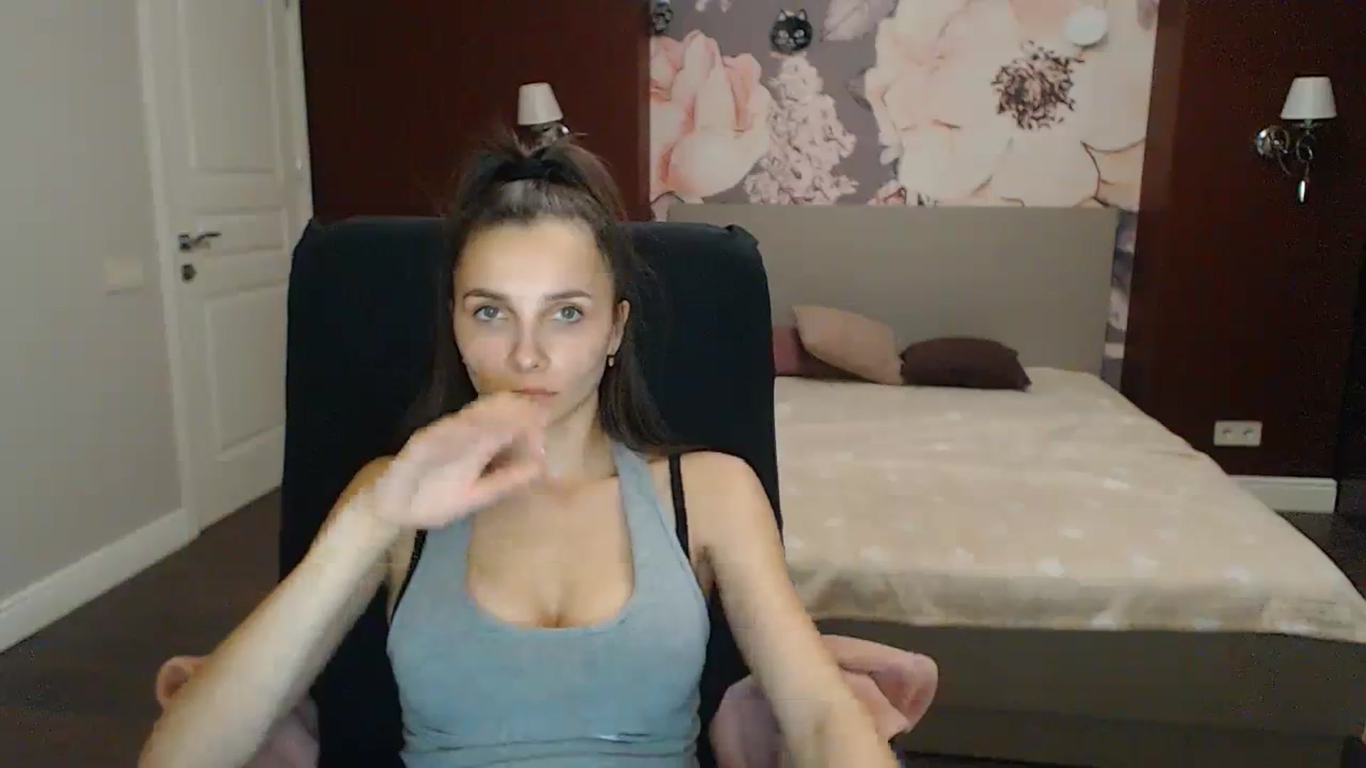 Gallery image thumbnail from Karina_Mils's myfreecams stream on, 11/11/2023, 17:41 image 16 of 20