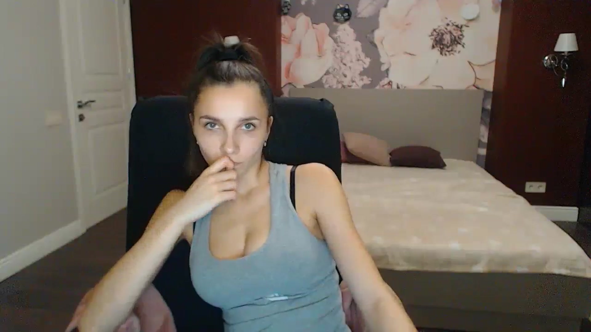 Gallery image thumbnail from Karina_Mils's myfreecams stream on, 11/11/2023, 17:41 image 13 of 20