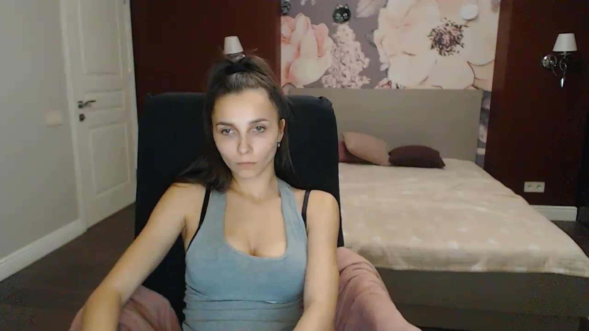 Gallery image thumbnail from Karina_Mils's myfreecams stream on, 11/11/2023, 18:05 image 4 of 20