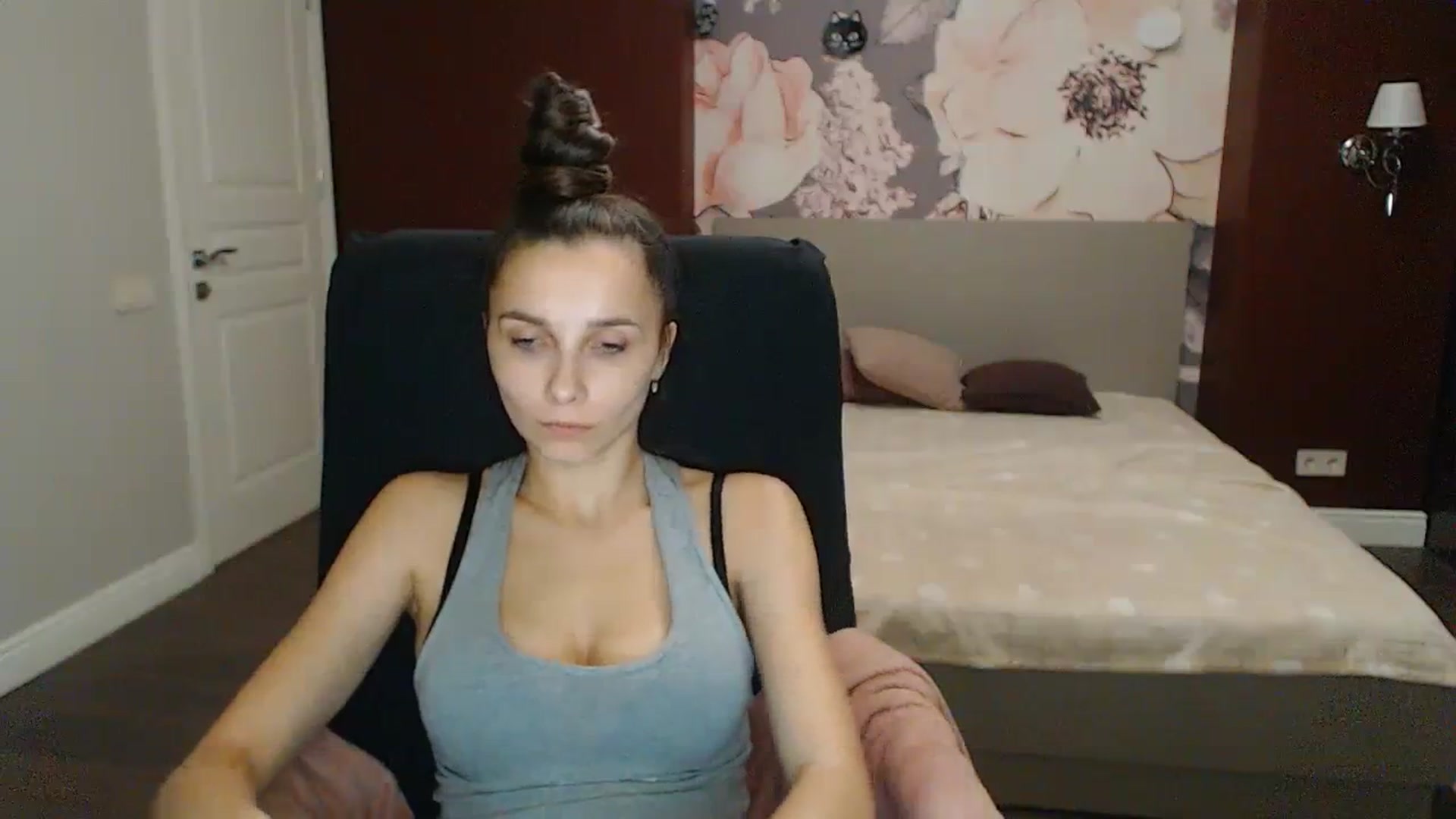 Gallery image thumbnail from Karina_Mils's myfreecams stream on, 11/11/2023, 18:05 image 16 of 20
