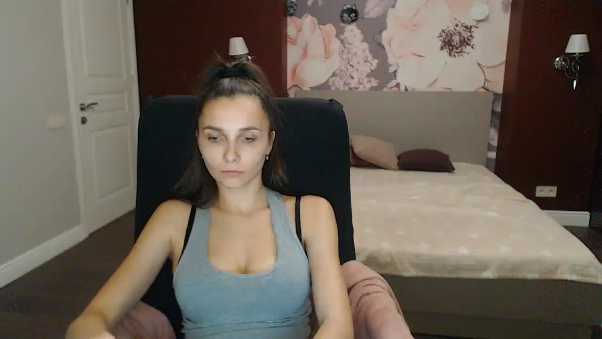 Gallery image thumbnail from Karina_Mils's myfreecams stream on, 11/11/2023, 18:05 image 14 of 20