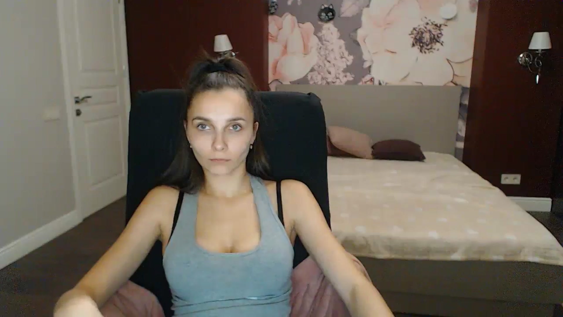 Gallery image thumbnail from Karina_Mils's myfreecams stream on, 11/11/2023, 18:05 image 12 of 20