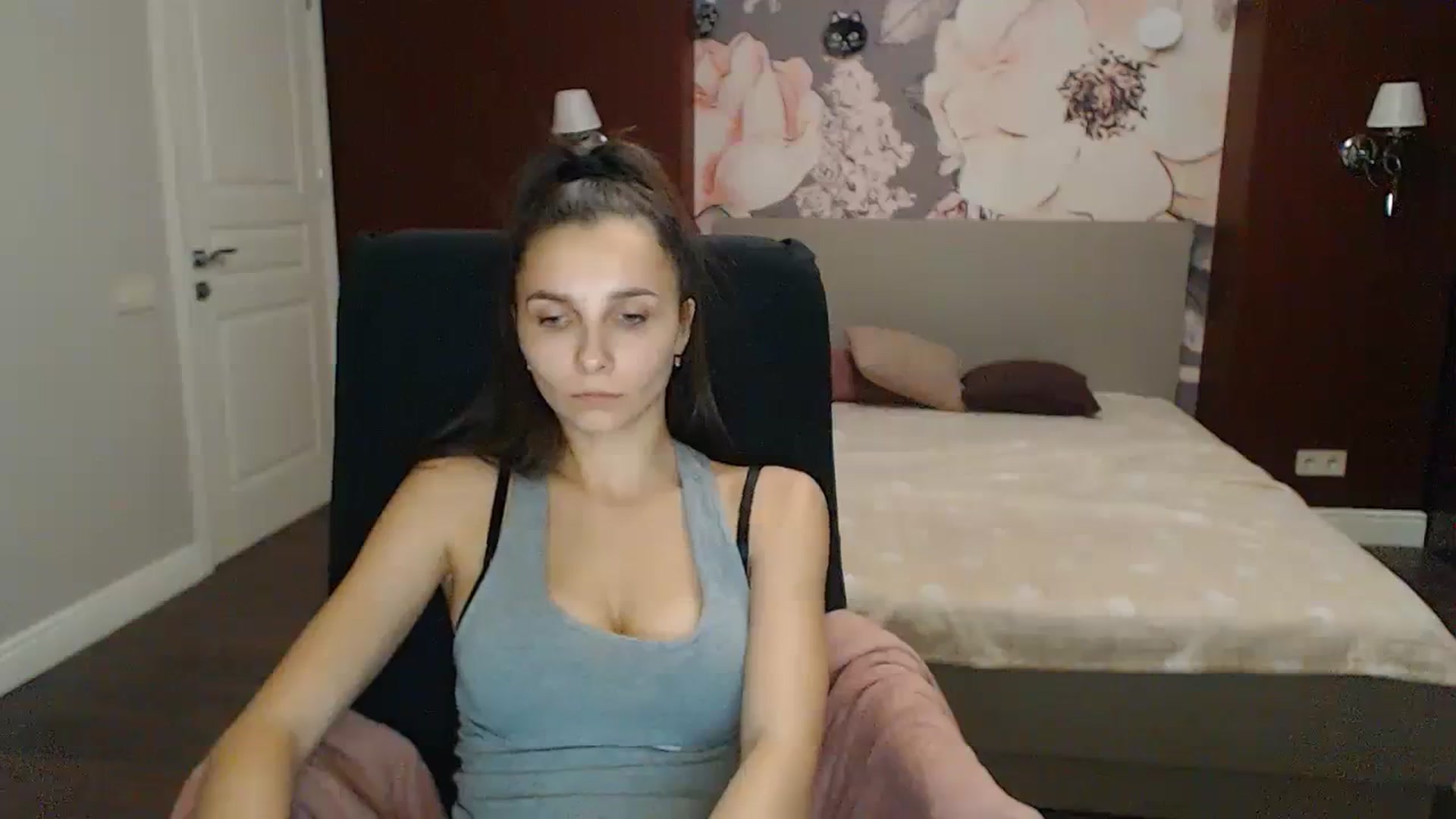 Gallery image thumbnail from Karina_Mils's myfreecams stream on, 11/11/2023, 18:05 image 5 of 20
