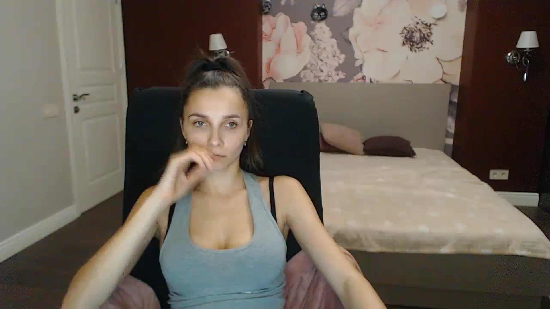 Gallery image thumbnail from Karina_Mils's myfreecams stream on, 11/11/2023, 18:05 image 13 of 20