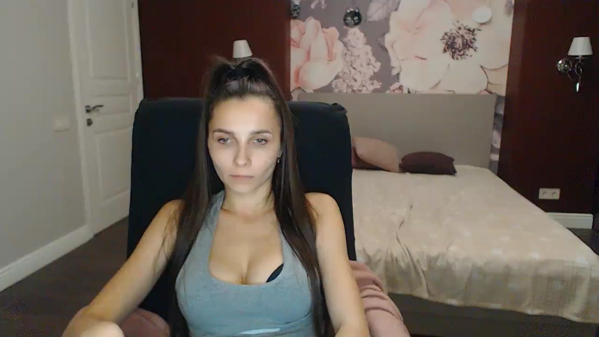 Gallery image thumbnail from Karina_Mils's myfreecams stream on, 11/11/2023, 19:42 image 6 of 20