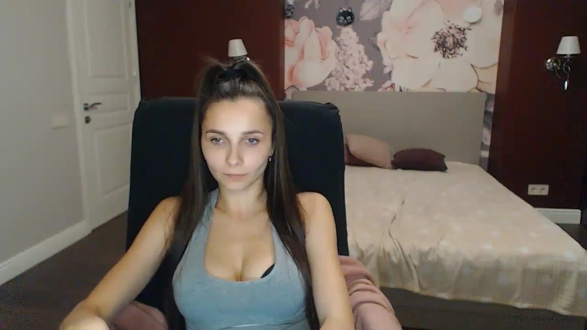 Gallery image thumbnail from Karina_Mils's myfreecams stream on, 11/11/2023, 19:42 image 14 of 20
