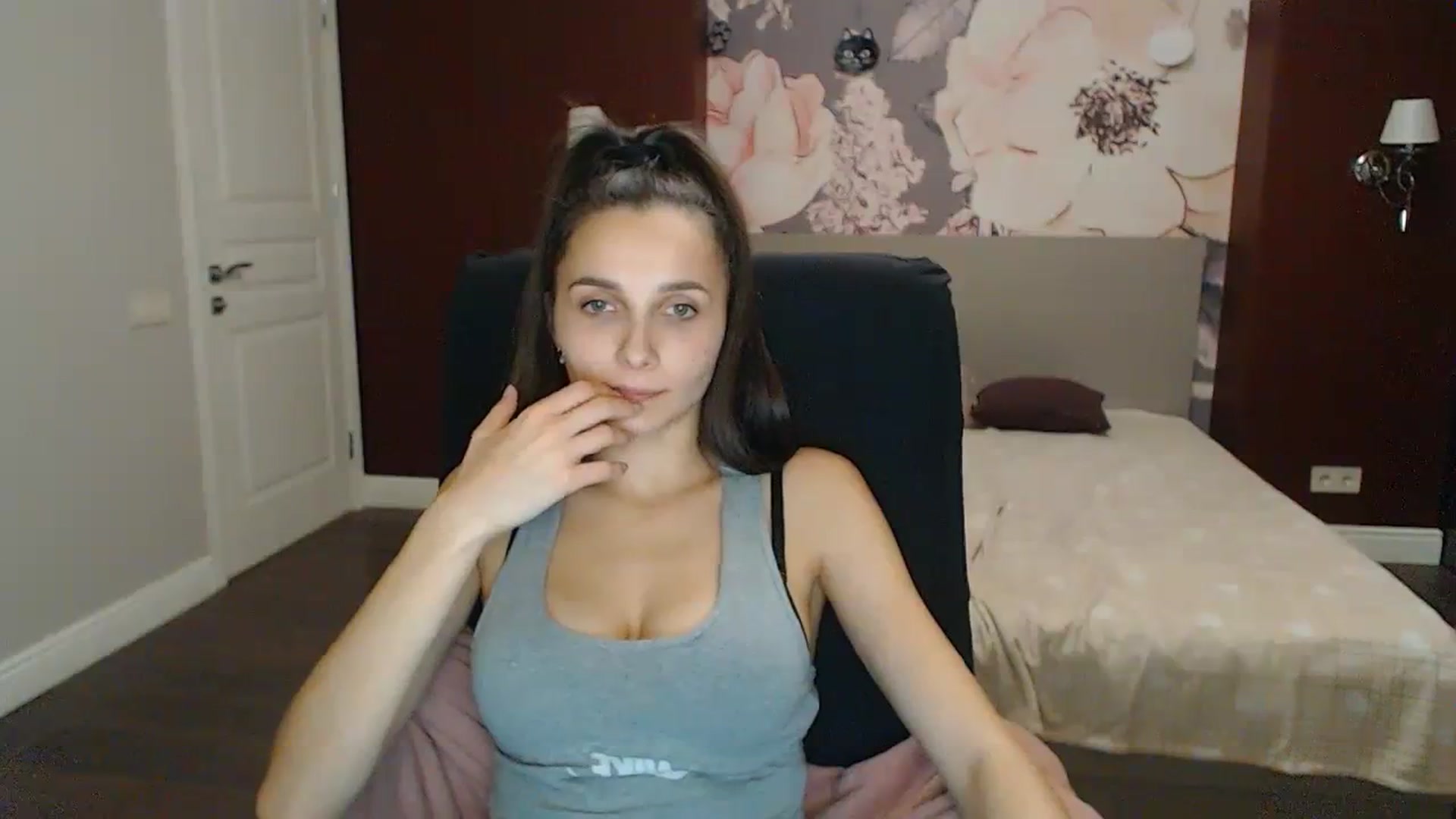 Gallery image thumbnail from Karina_Mils's myfreecams stream on, 11/11/2023, 20:43 image 3 of 20