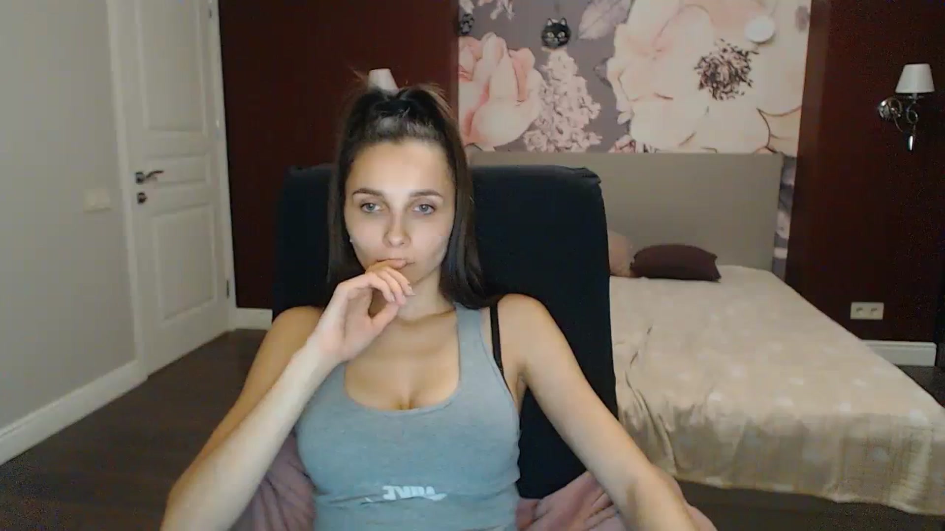 Gallery image thumbnail from Karina_Mils's myfreecams stream on, 11/11/2023, 20:43 image 18 of 20
