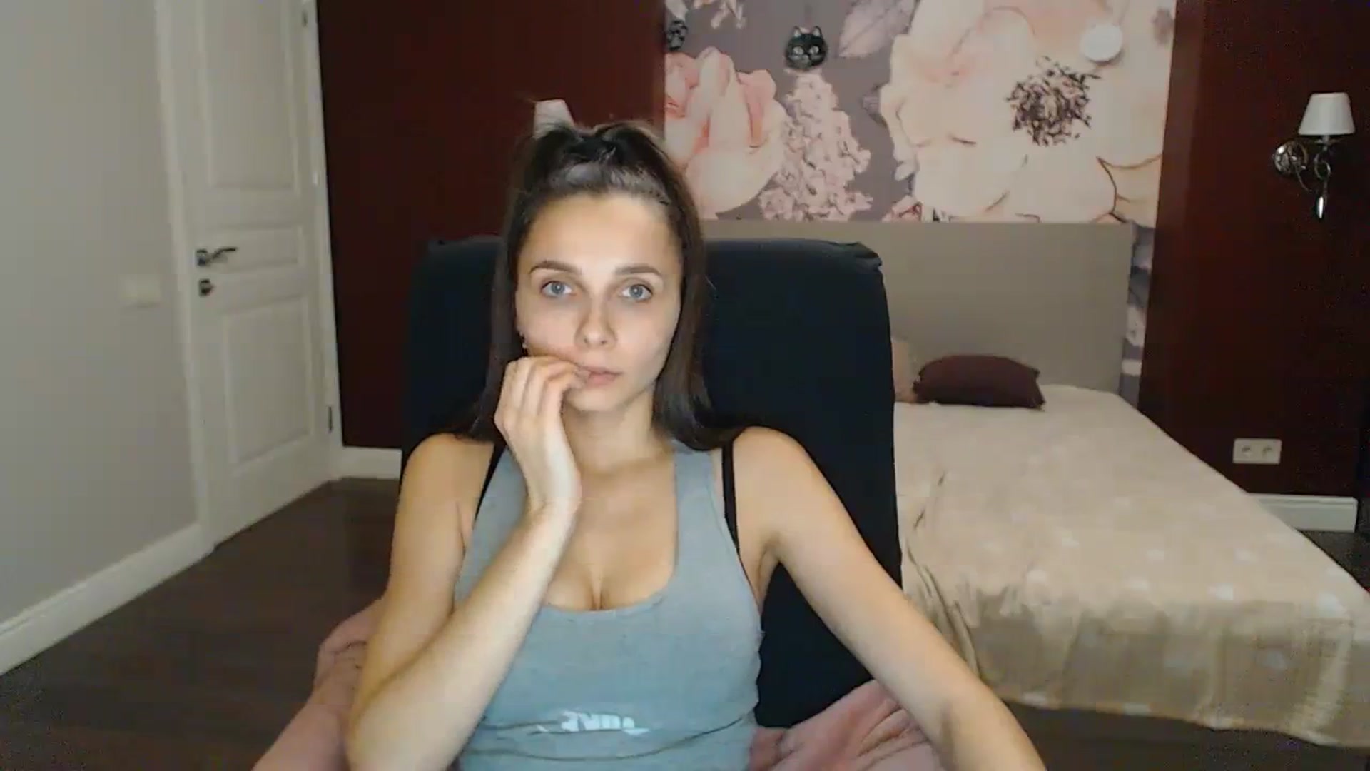 Gallery image thumbnail from Karina_Mils's myfreecams stream on, 11/11/2023, 20:43 image 9 of 20