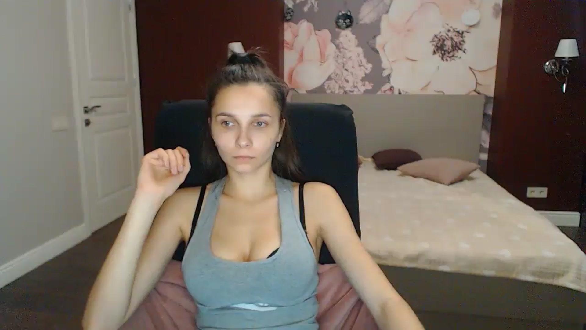 Gallery image thumbnail from Karina_Mils's myfreecams stream on, 11/12/2023, 11:31 image 7 of 20