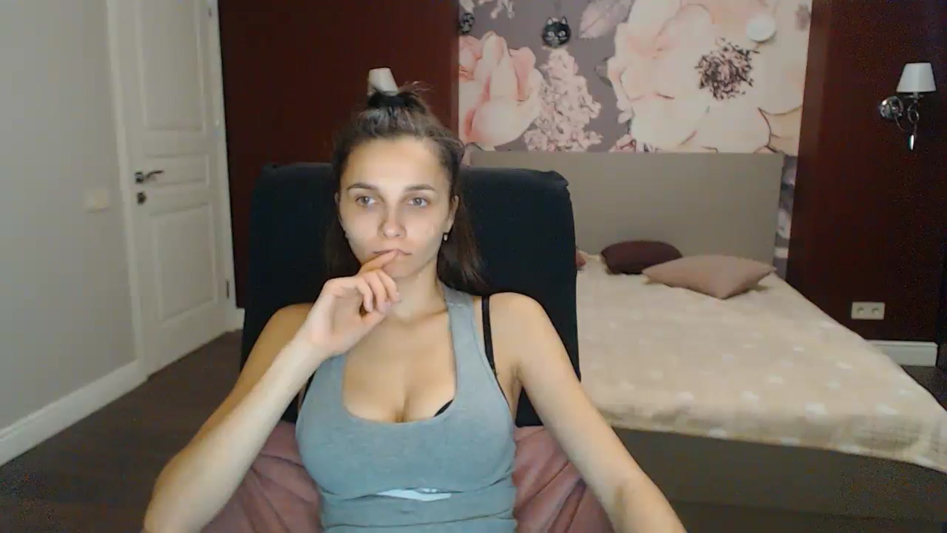 Gallery image thumbnail from Karina_Mils's myfreecams stream on, 11/12/2023, 11:31 image 8 of 20