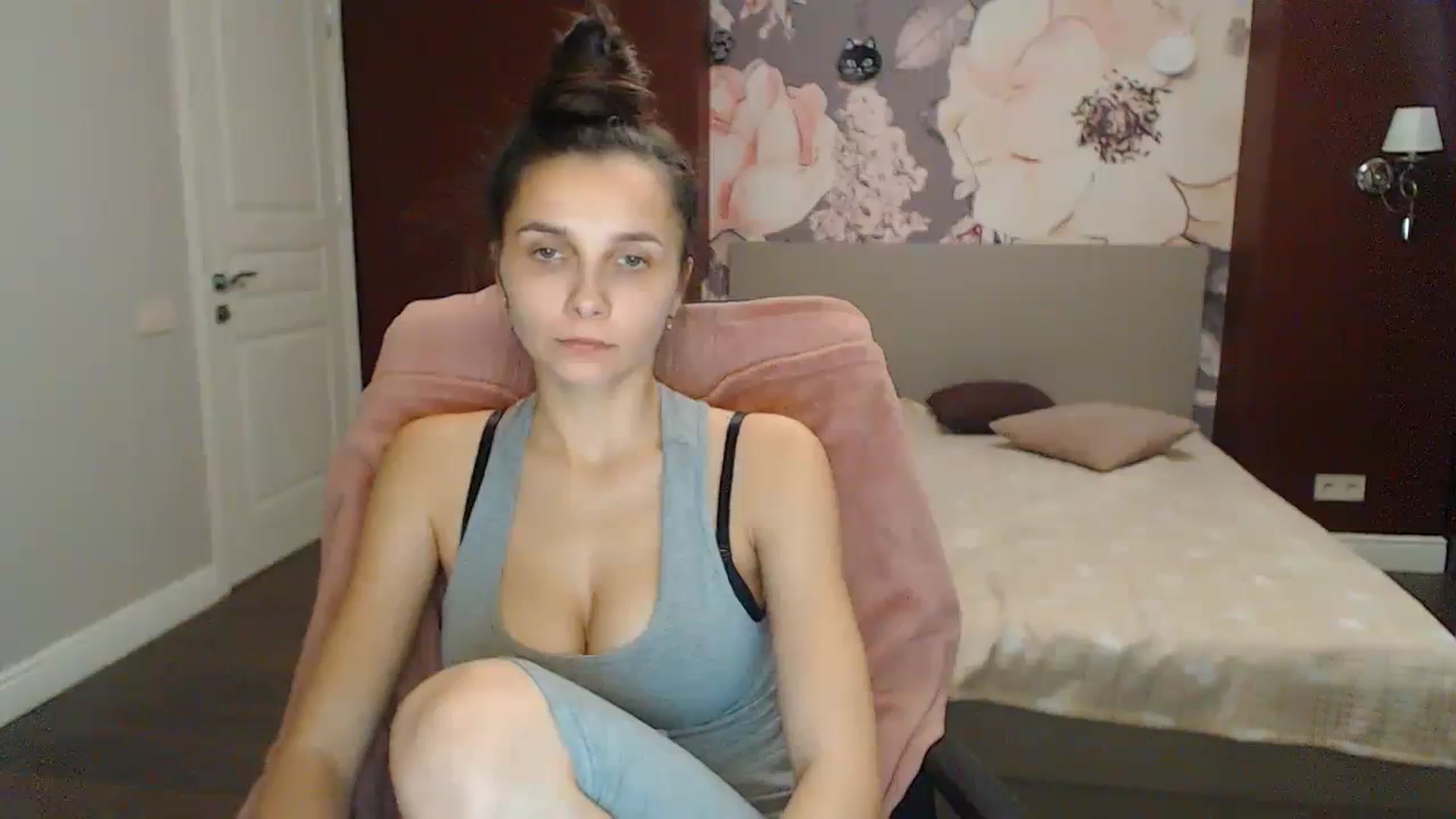 Gallery image thumbnail from Karina_Mils's myfreecams stream on, 11/12/2023, 13:36 image 15 of 20