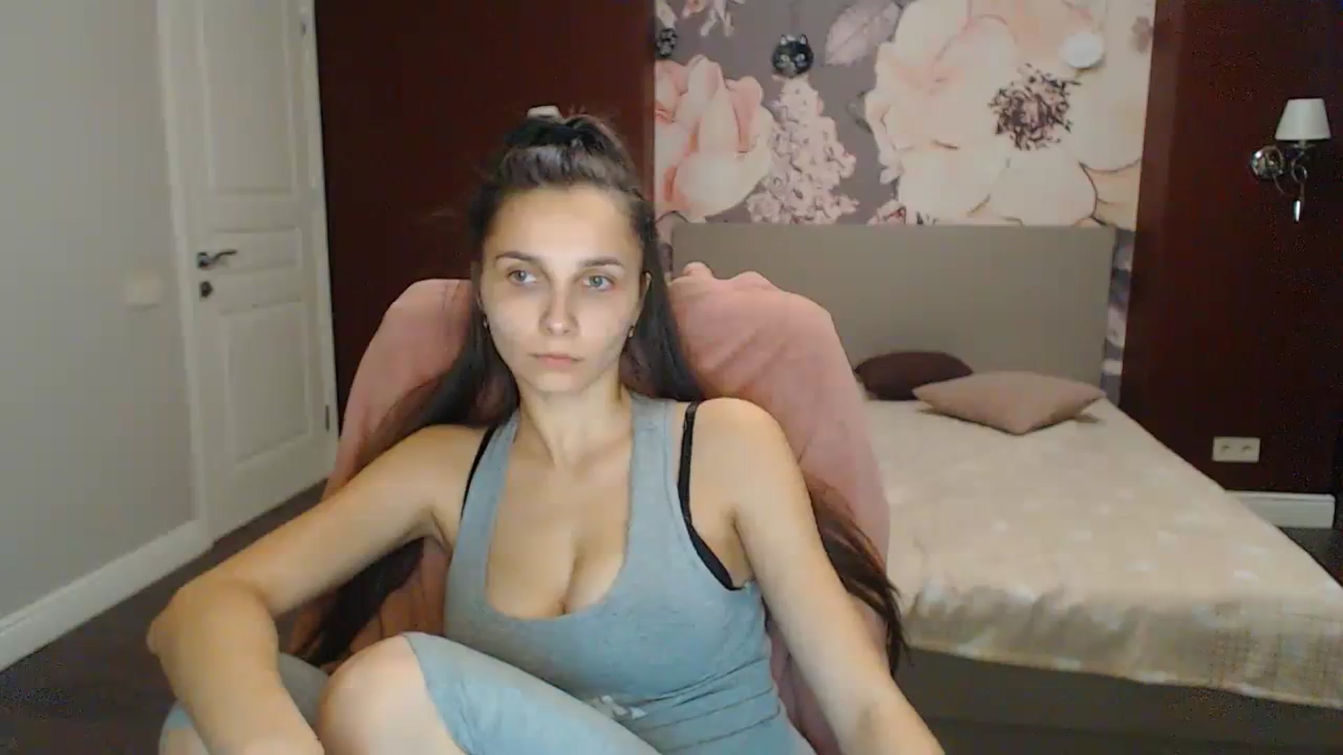 Gallery image thumbnail from Karina_Mils's myfreecams stream on, 11/12/2023, 13:36 image 4 of 20