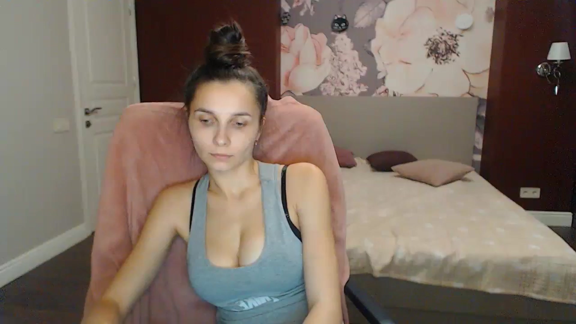 Gallery image thumbnail from Karina_Mils's myfreecams stream on, 11/12/2023, 13:36 image 11 of 20