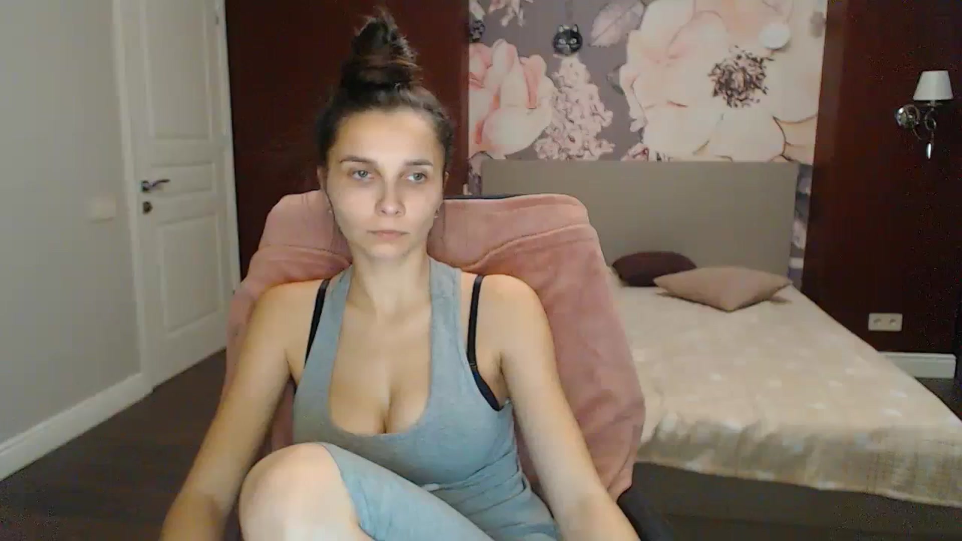 Gallery image thumbnail from Karina_Mils's myfreecams stream on, 11/12/2023, 13:36 image 16 of 20