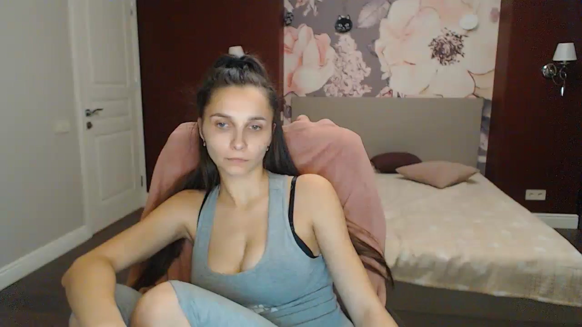 Gallery image thumbnail from Karina_Mils's myfreecams stream on, 11/12/2023, 13:36 image 8 of 20