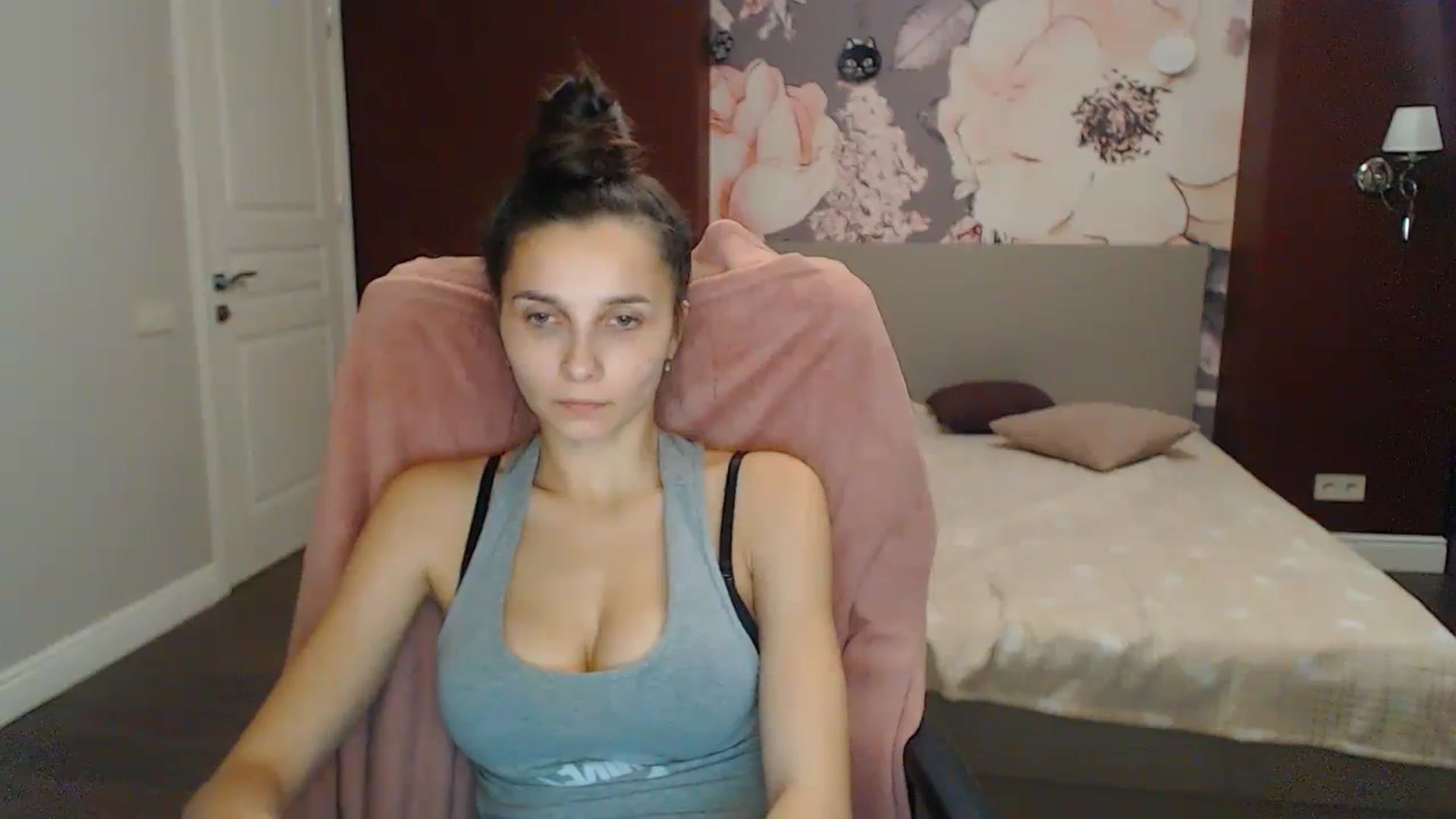 Gallery image thumbnail from Karina_Mils's myfreecams stream on, 11/12/2023, 13:36 image 14 of 20
